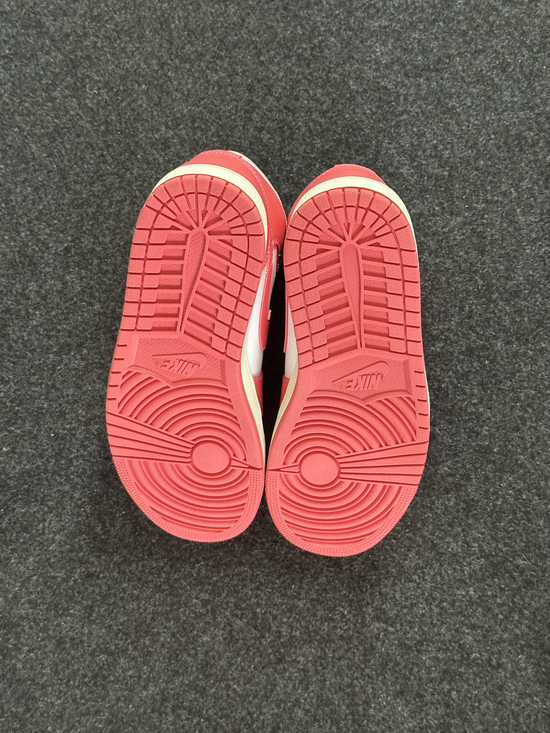 Air Jordan 1 Mid Strawberries and Cream BQ6472-186 taglia EU 40 vista suole