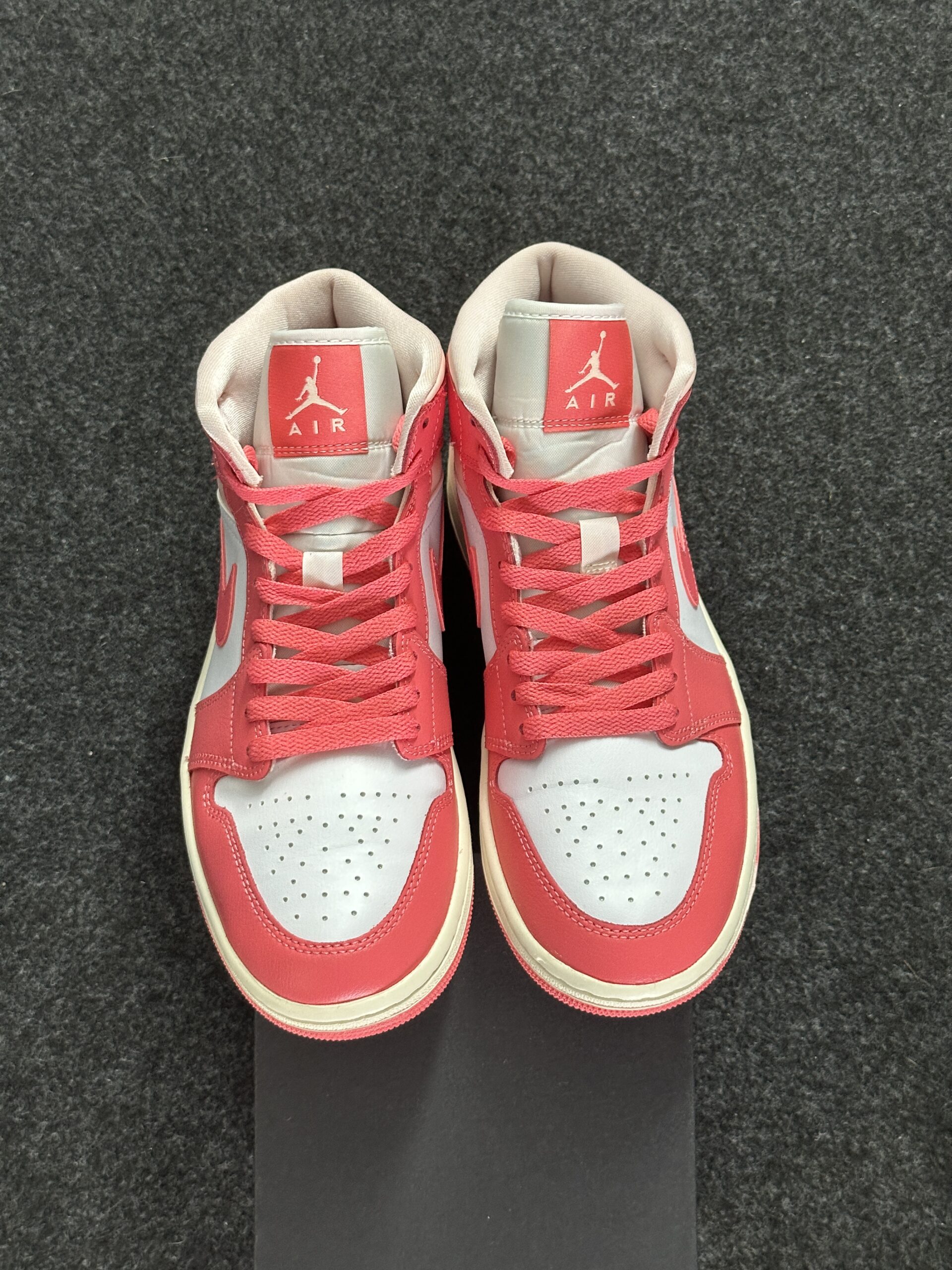 Air Jordan 1 Mid Strawberries and Cream BQ6472-186 taglia EU 40 vista punta