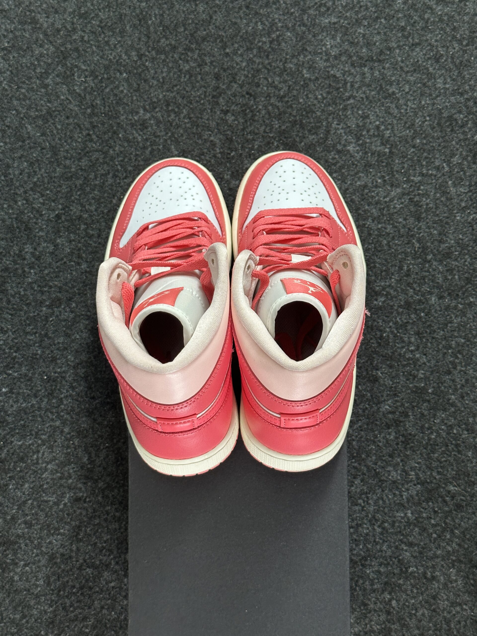 Air Jordan 1 Mid Strawberries and Cream BQ6472-186 taglia EU 40 vista tallone
