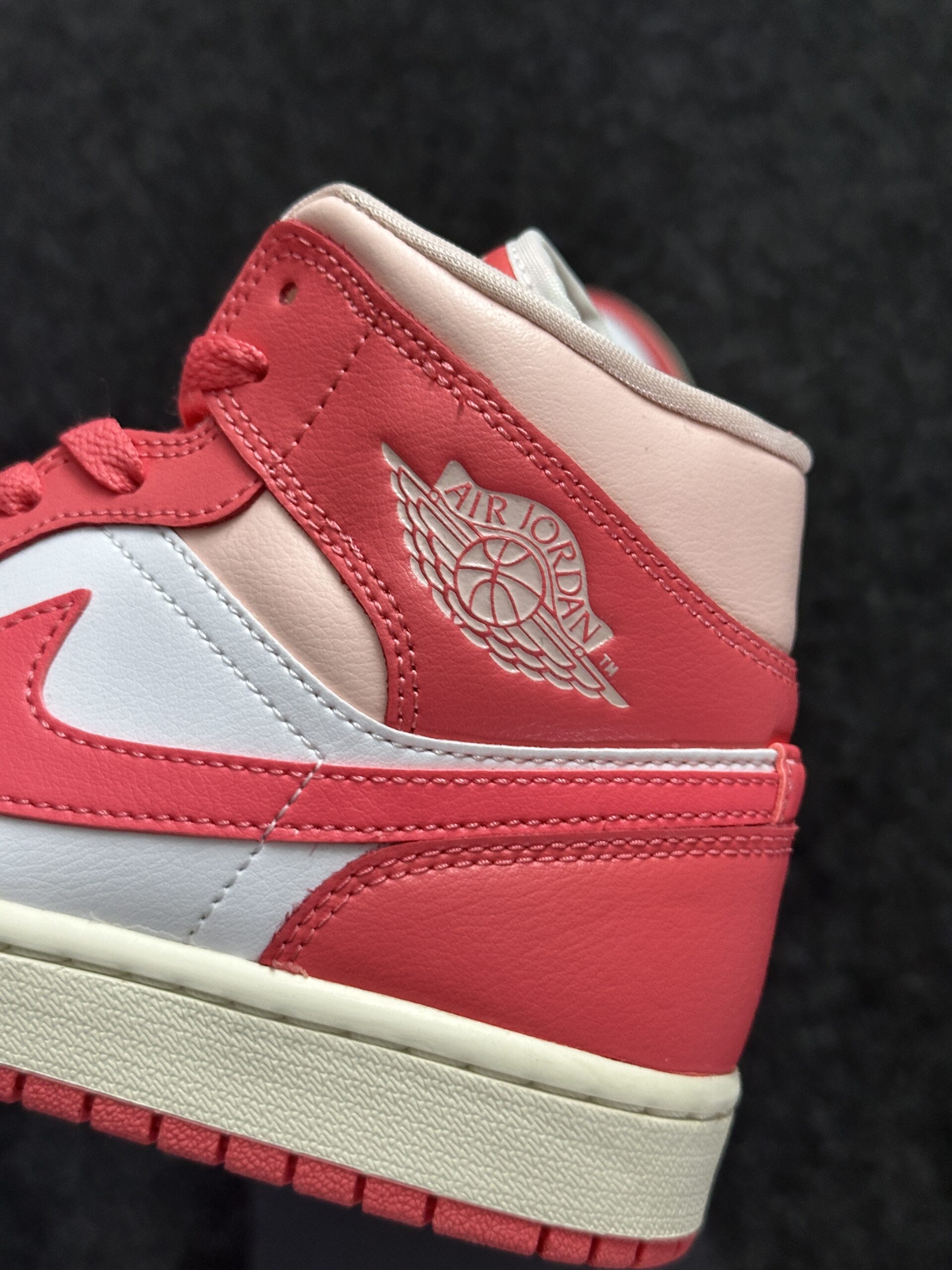Air Jordan 1 Mid Strawberries and Cream BQ6472-186 taglia EU 40 vista logo
