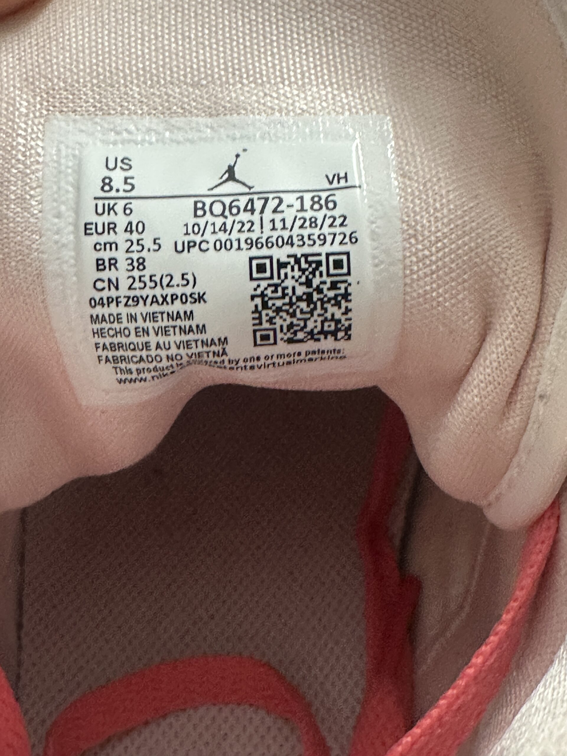 Air Jordan 1 Mid Strawberries and Cream BQ6472-186 taglia EU 40 vista label