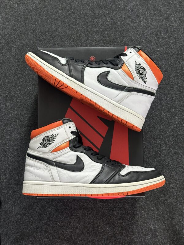 Air Jordan 1 Retro High OG Electro Orange 555088-180 taglia EU 41 vista principale