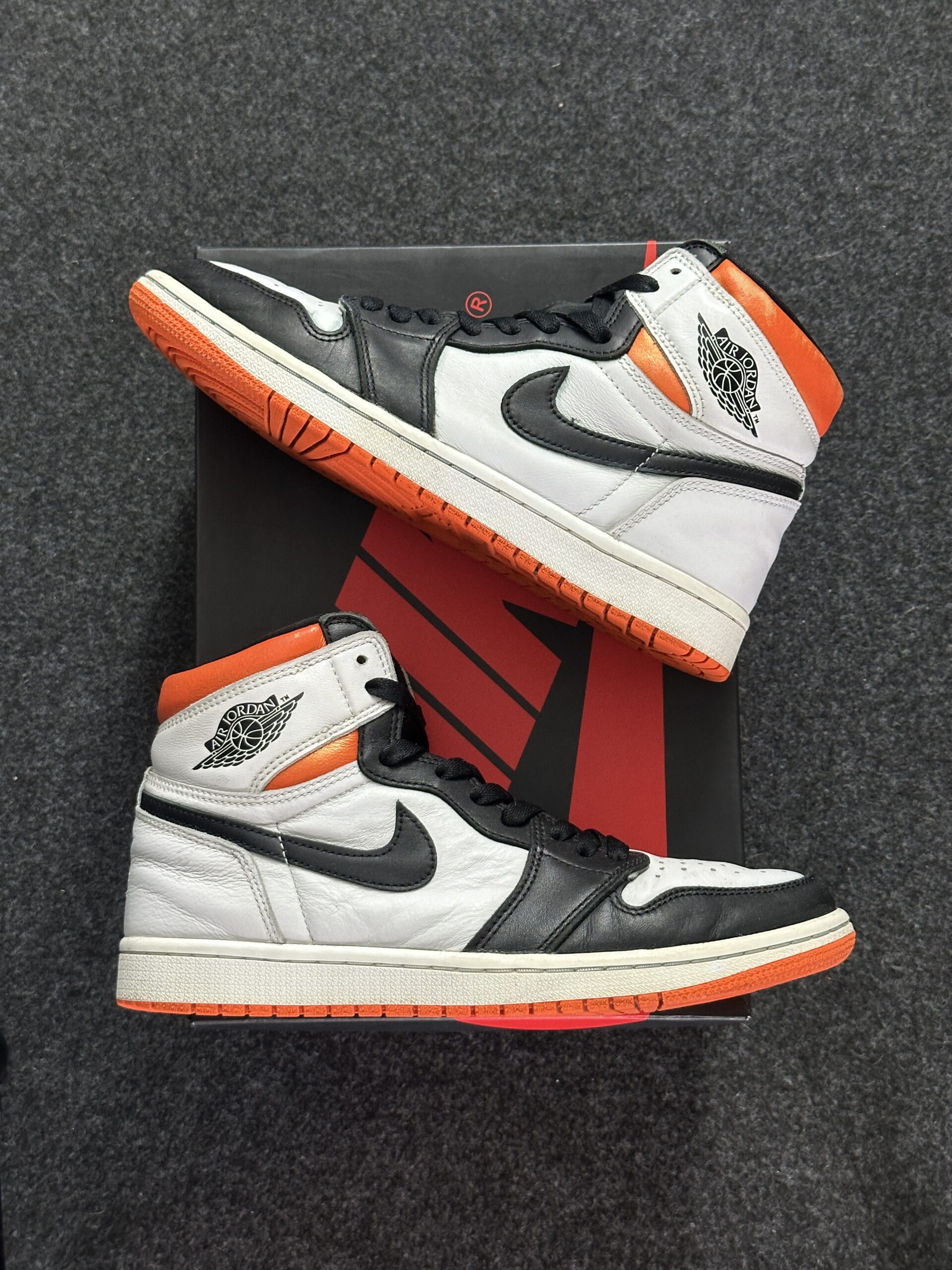 Air Jordan 1 Retro High OG Electro Orange 555088-180 taglia EU 41 vista principale