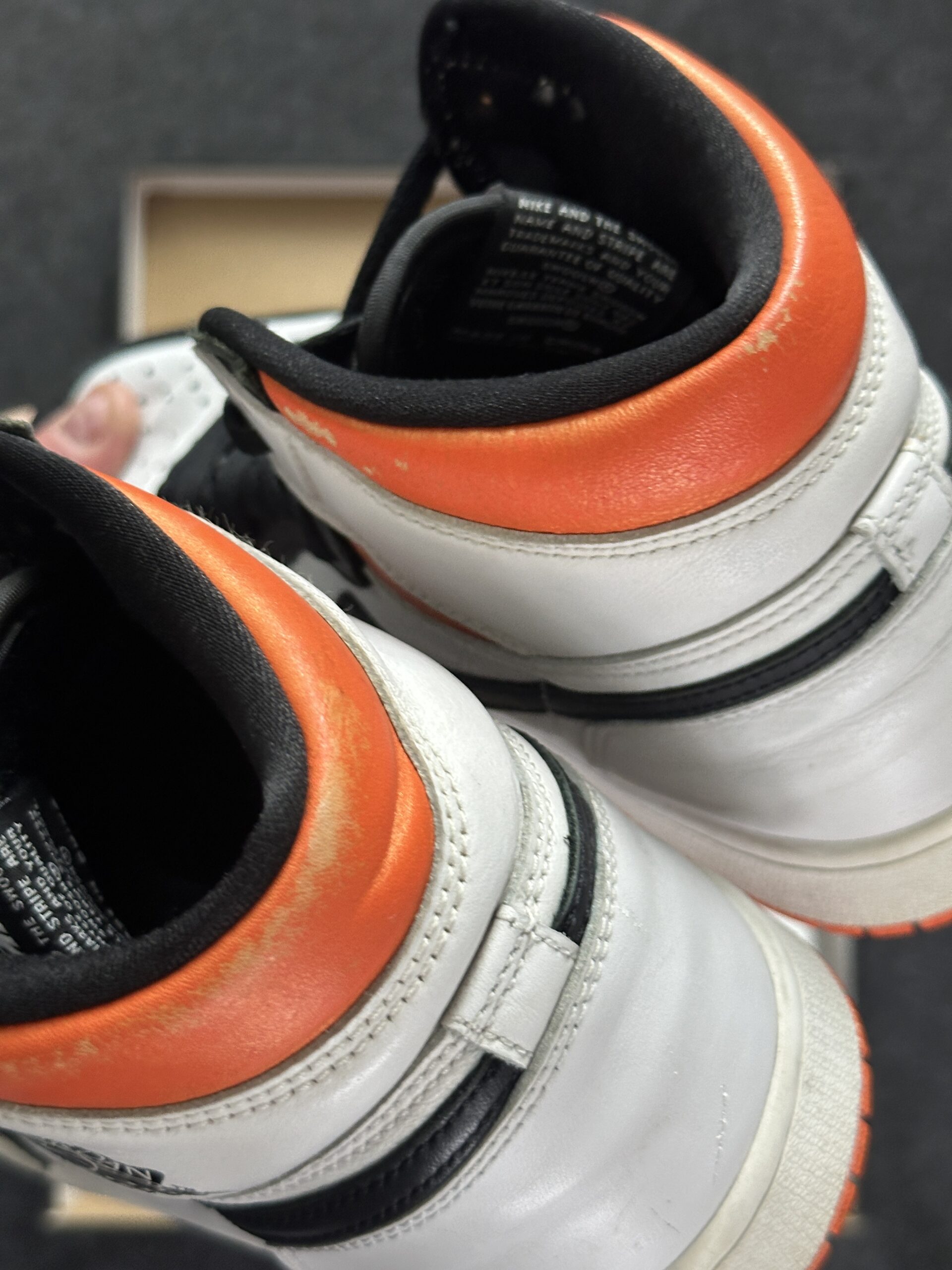 Air Jordan 1 Retro High OG Electro Orange 555088-180 taglia EU 41 vista dif 2