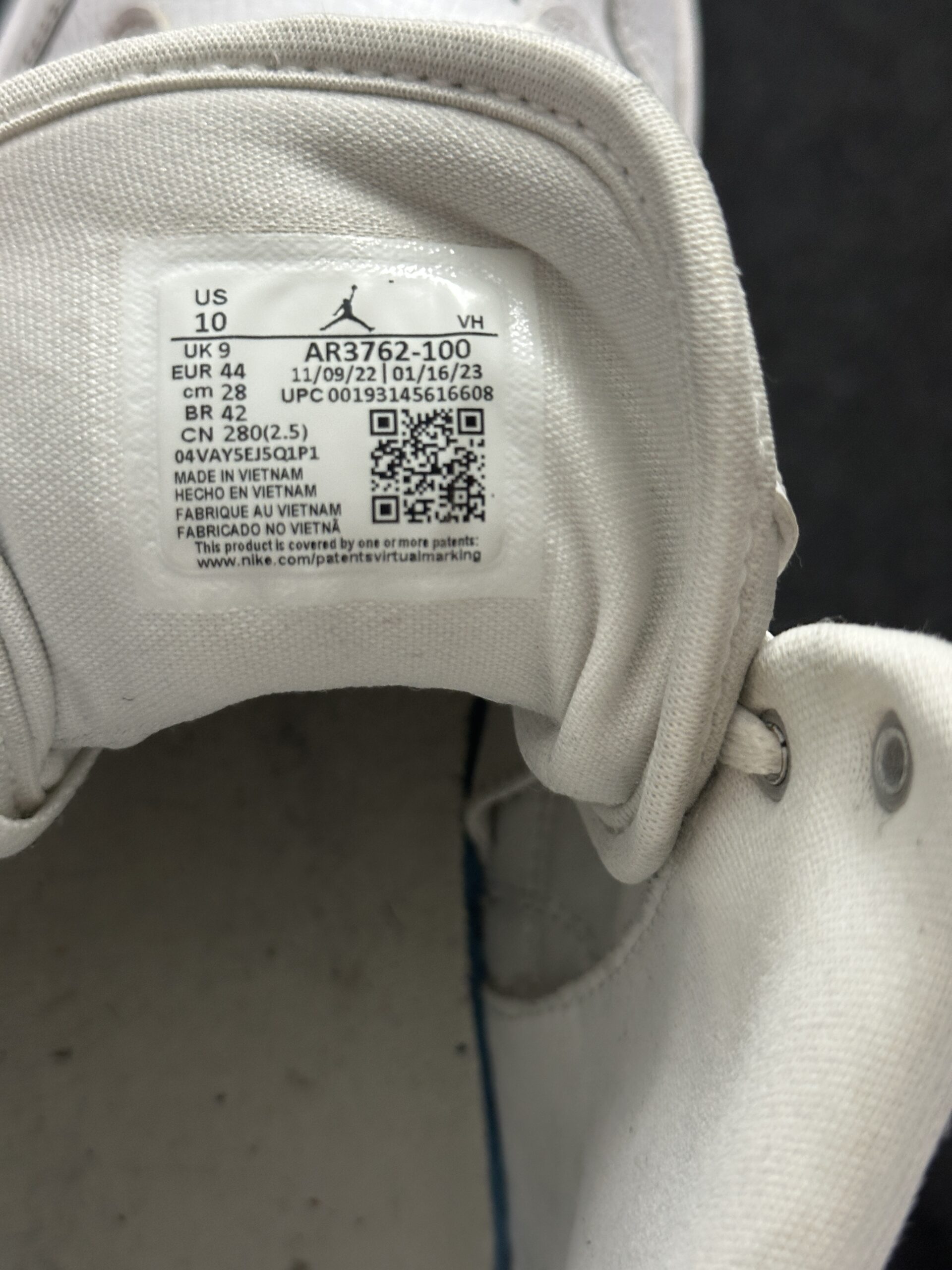 Air Jordan Access White AR3762-100 taglia EU 44 vista label