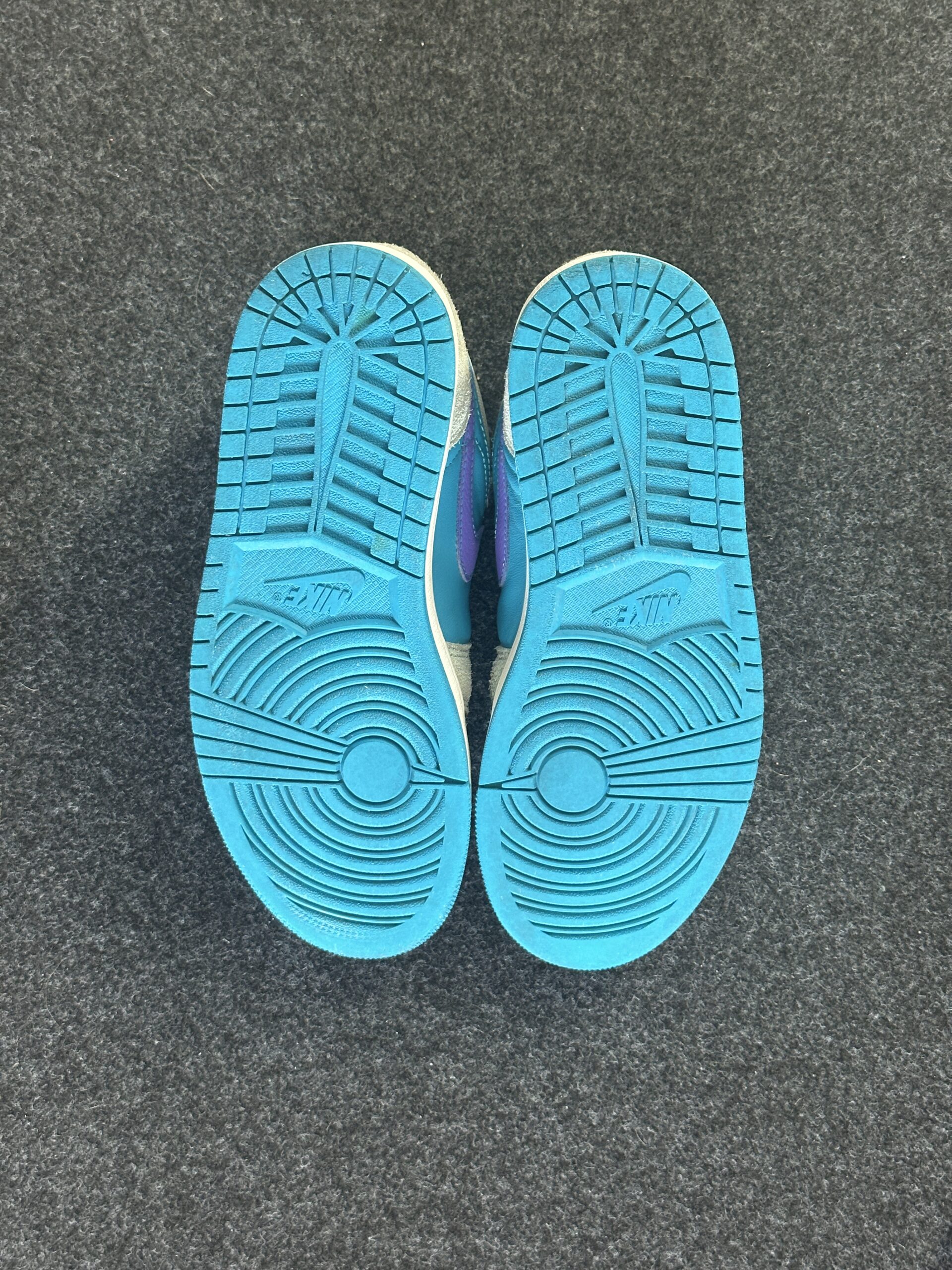 Air Jordan 1 Low SE Pistachio Aquatone DX4334-300 taglia EU 40.5 vista suole