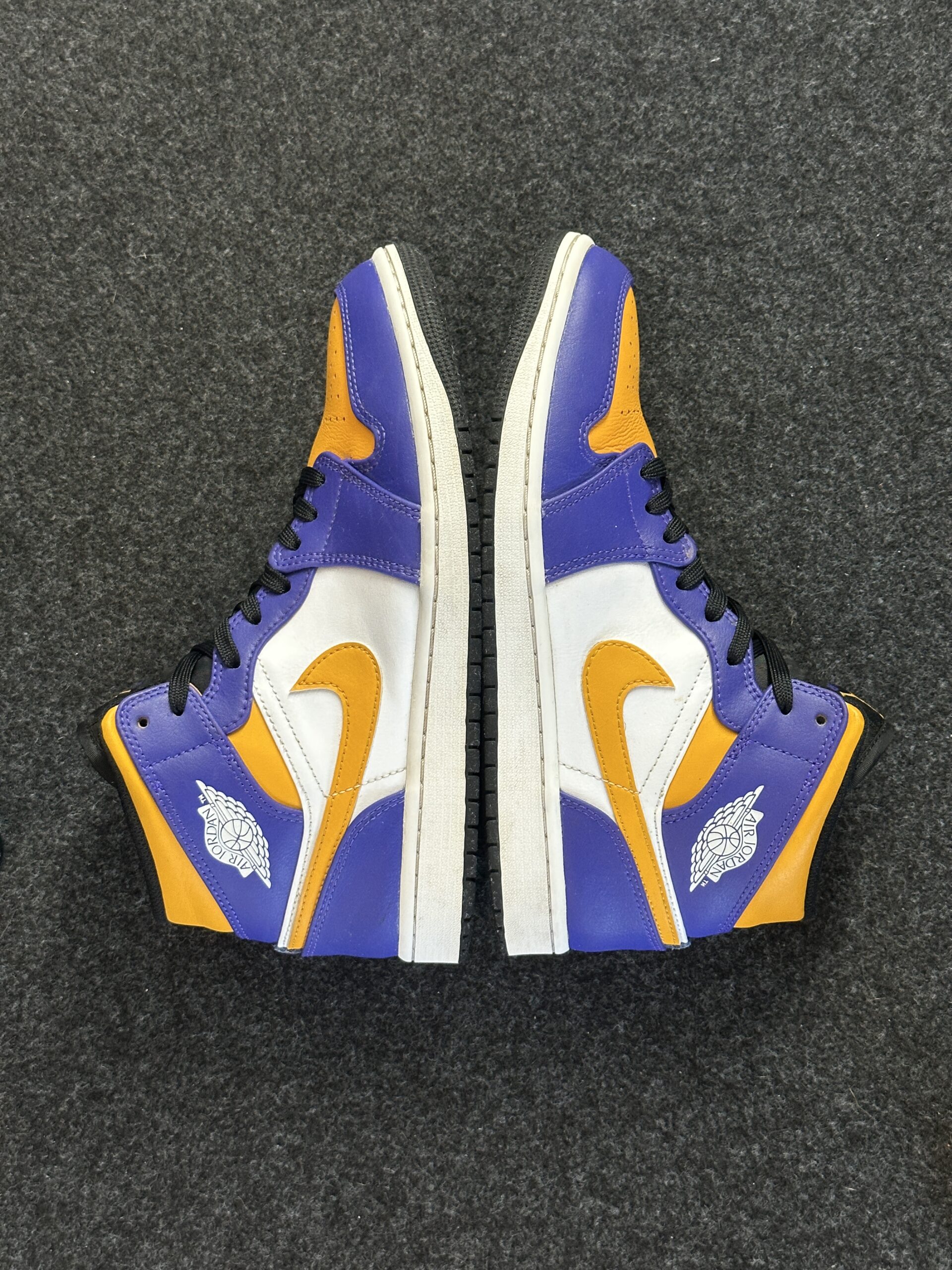 Air Jordan 1 Mid Lakers DQ8426-517 taglia EU 42 vista esterna
