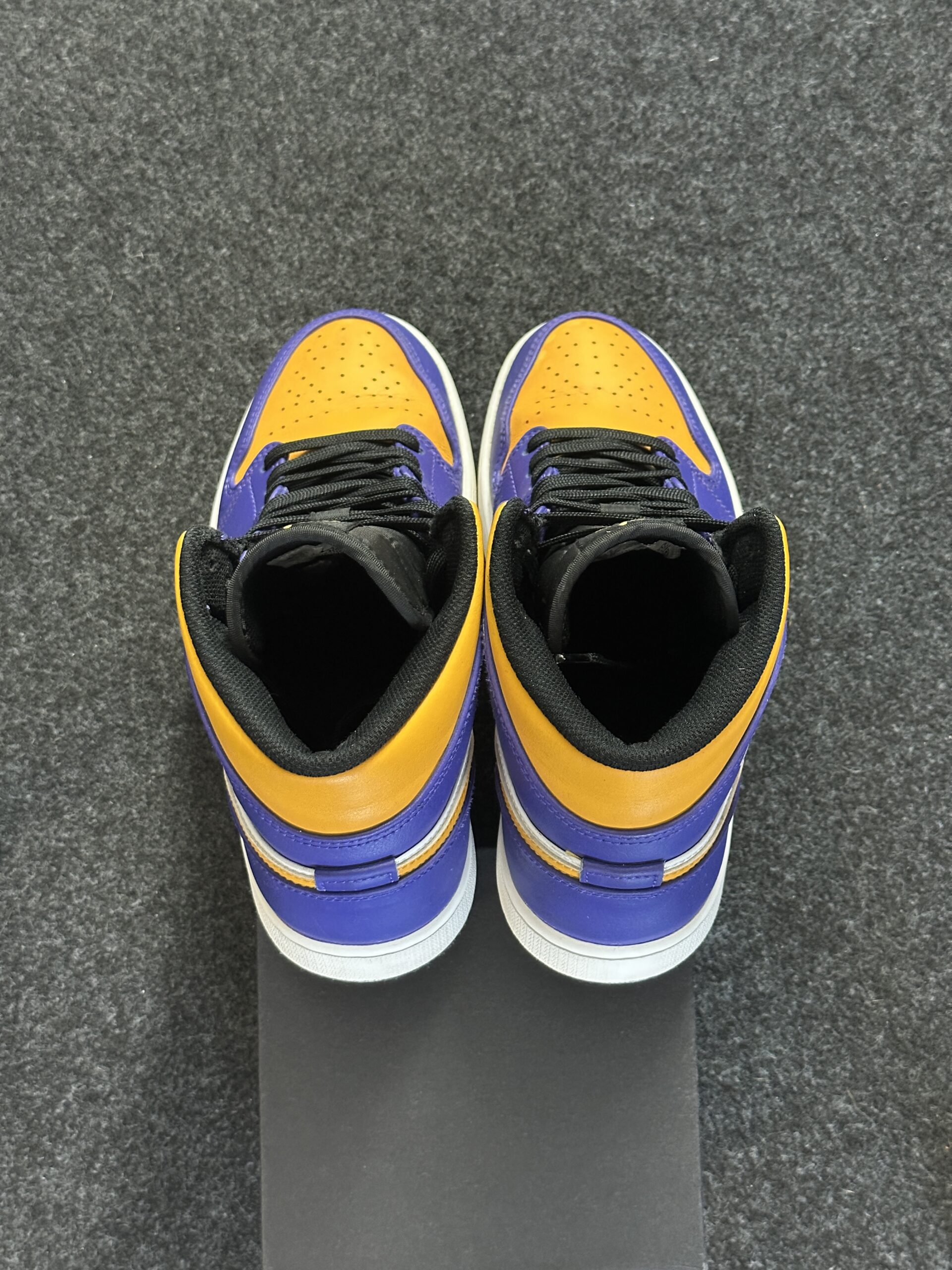 Air Jordan 1 Mid Lakers DQ8426-517 taglia EU 42 vista tallone