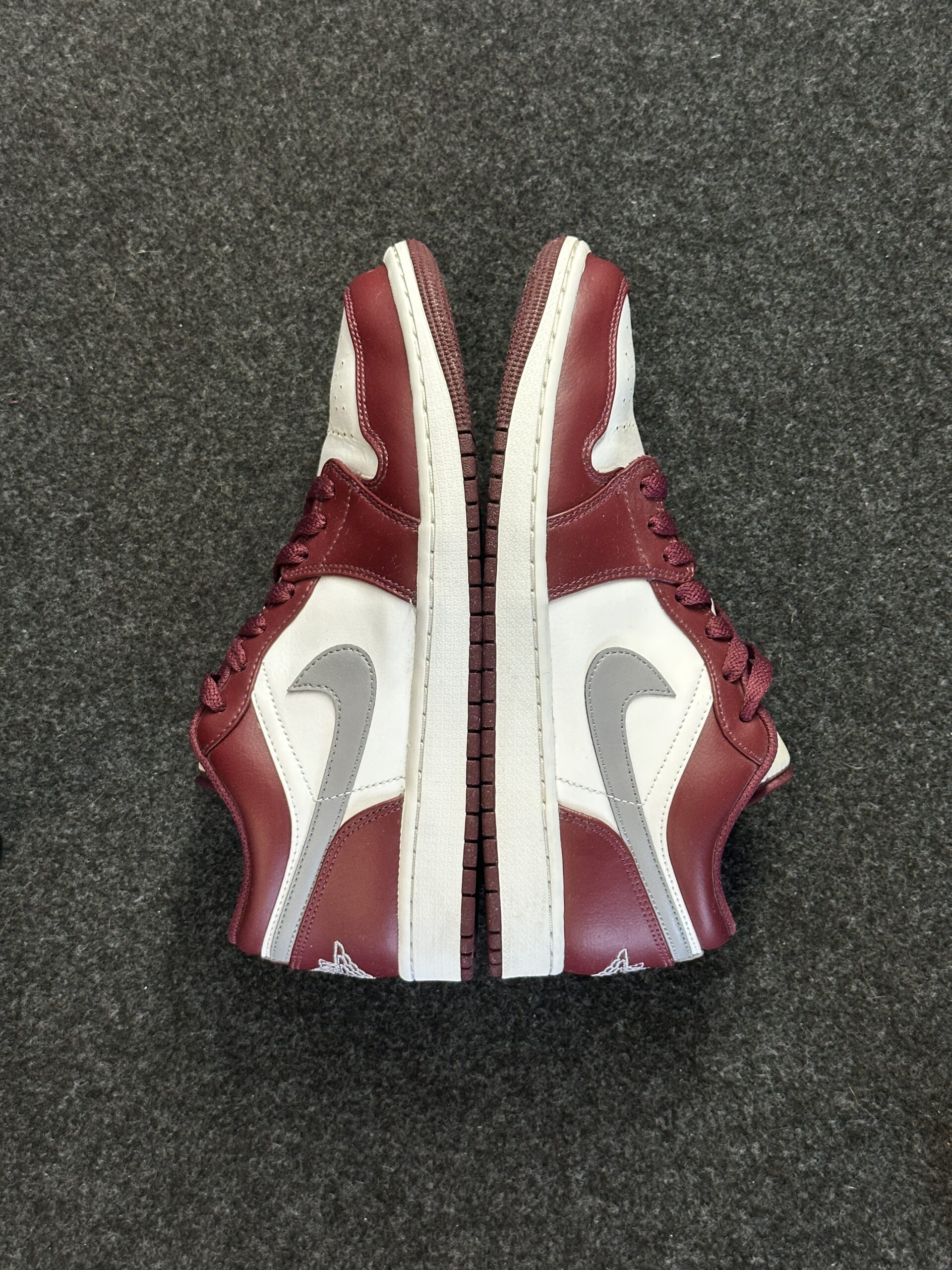 Air Jordan 1 Low Bordeaux 553558-615 taglia EU 43 vista esterna
