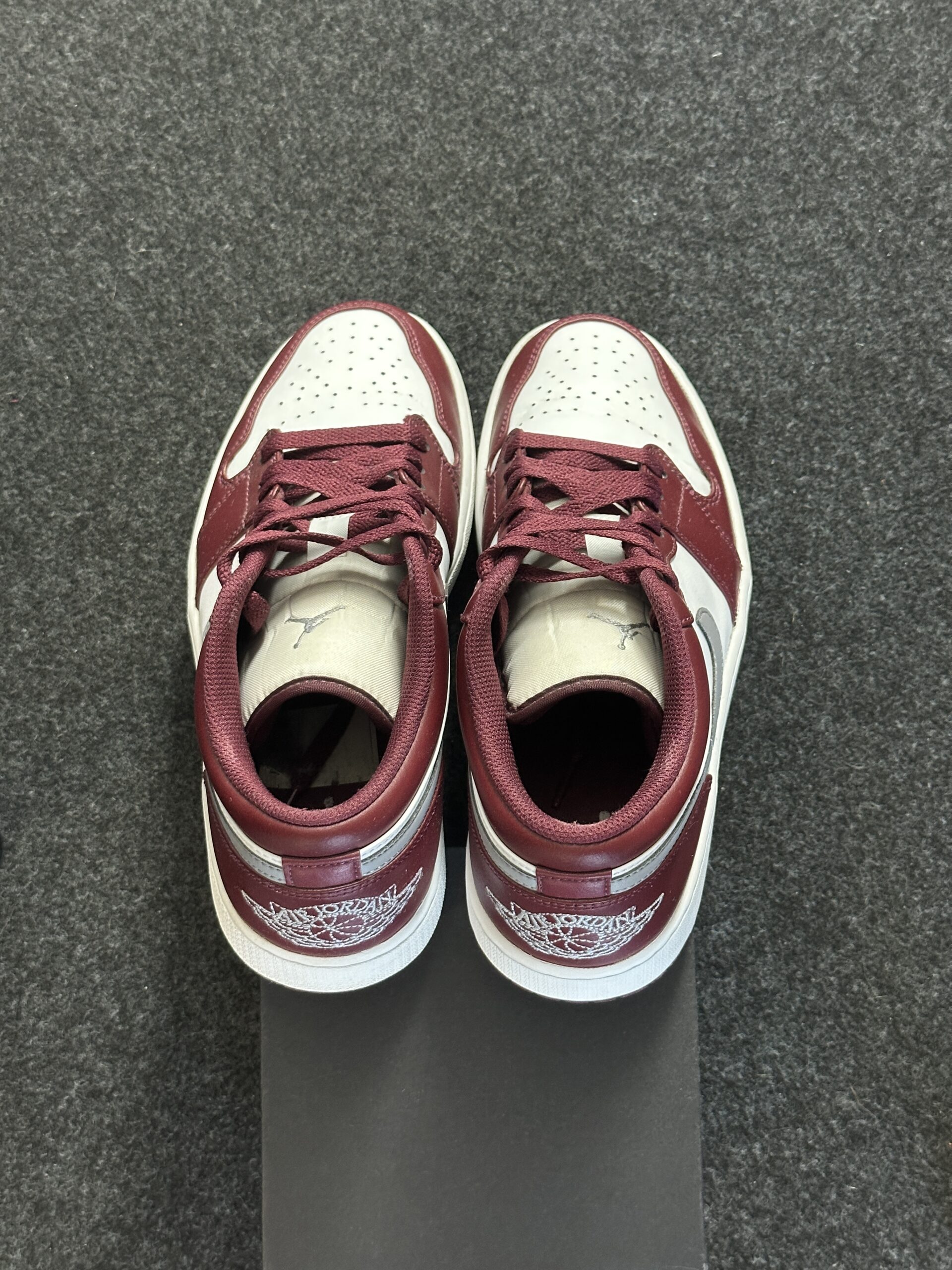 Air Jordan 1 Low Bordeaux 553558-615 taglia EU 43 vista tallone