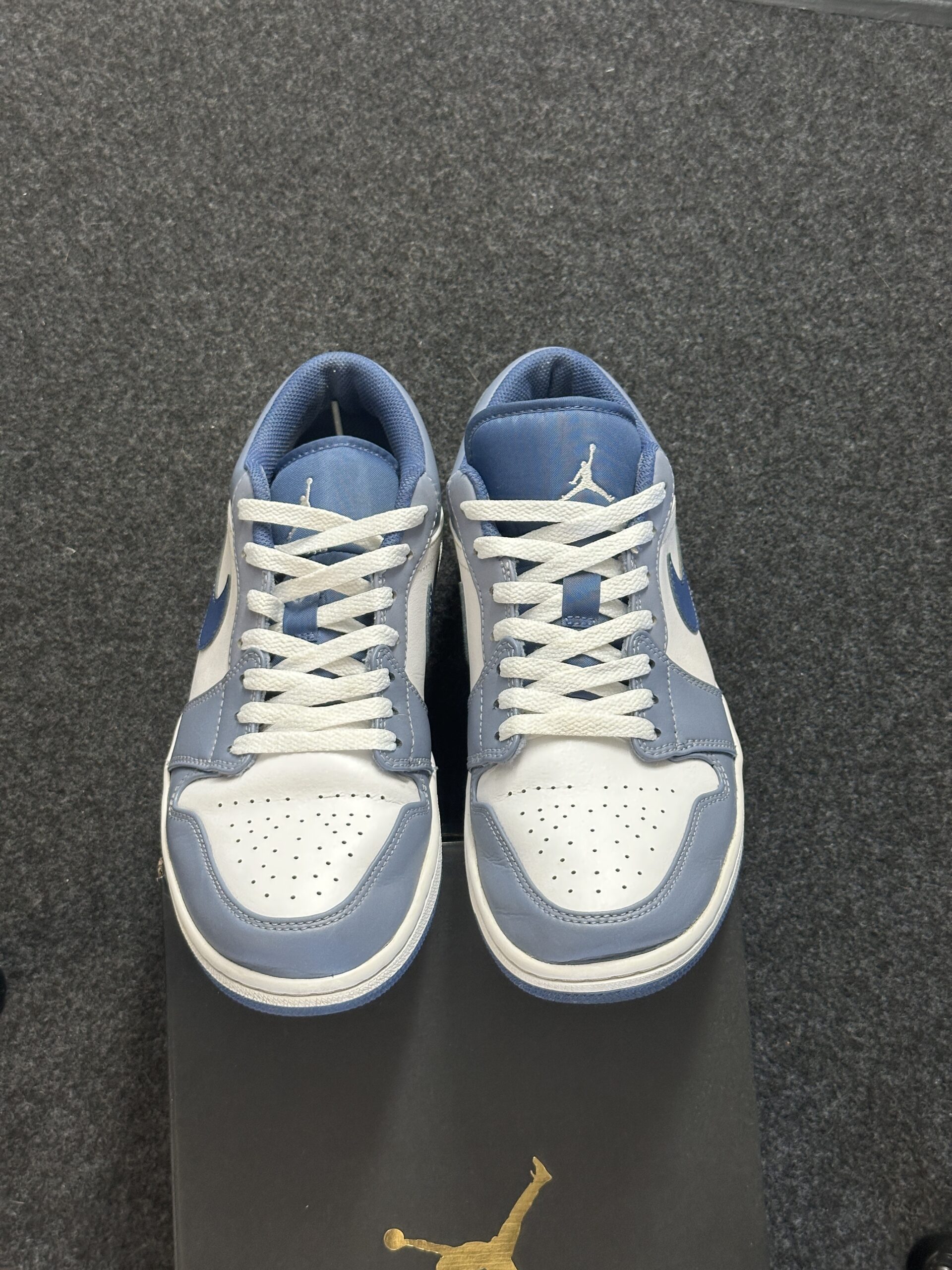 Air Jordan 1 Low Ashen Slate 553558-414 taglia EU 44 vista punta