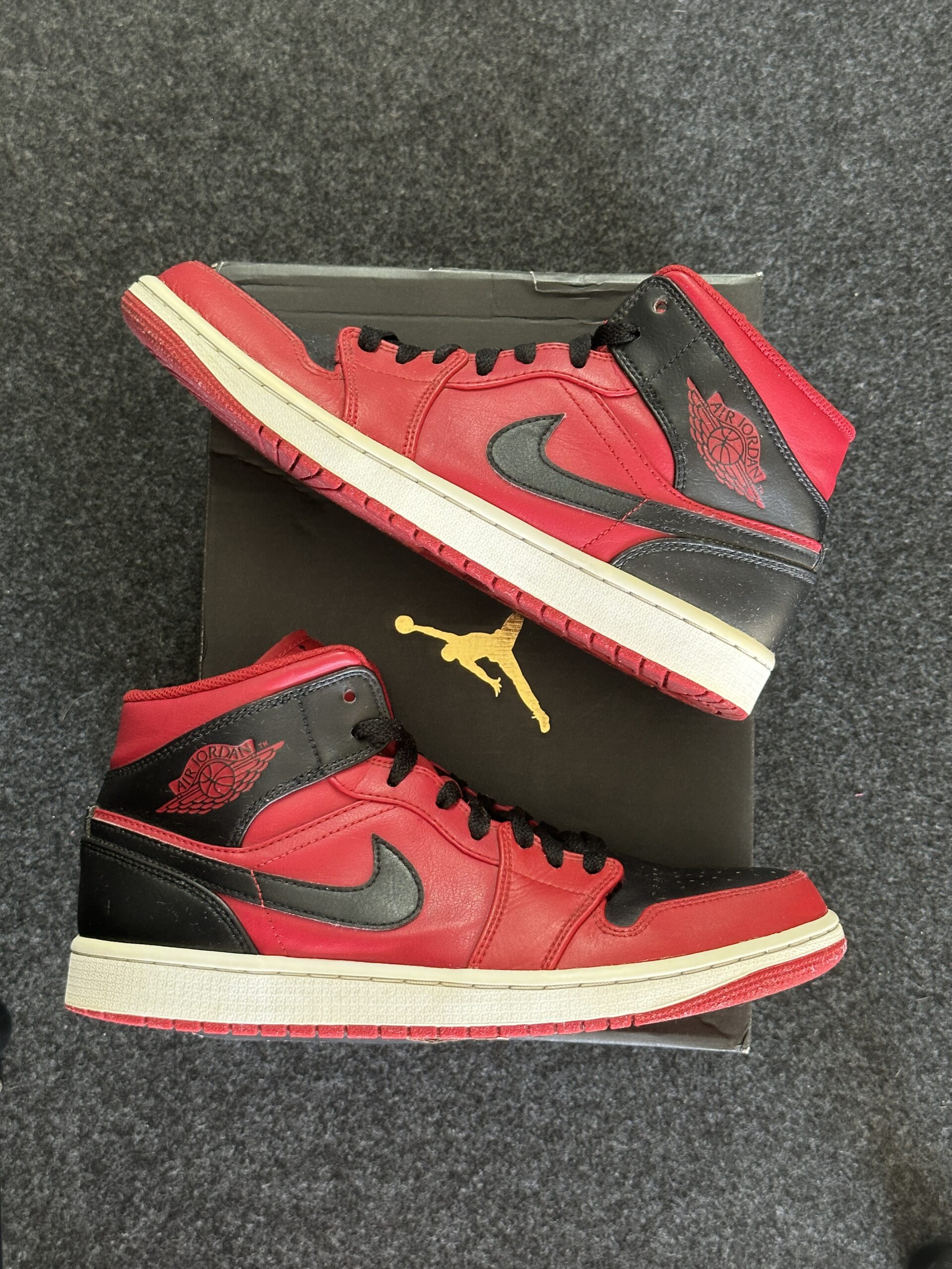 Air Jordan 1 Mid Reverse Bred 554724-660 taglia EU 42.5 vista principale