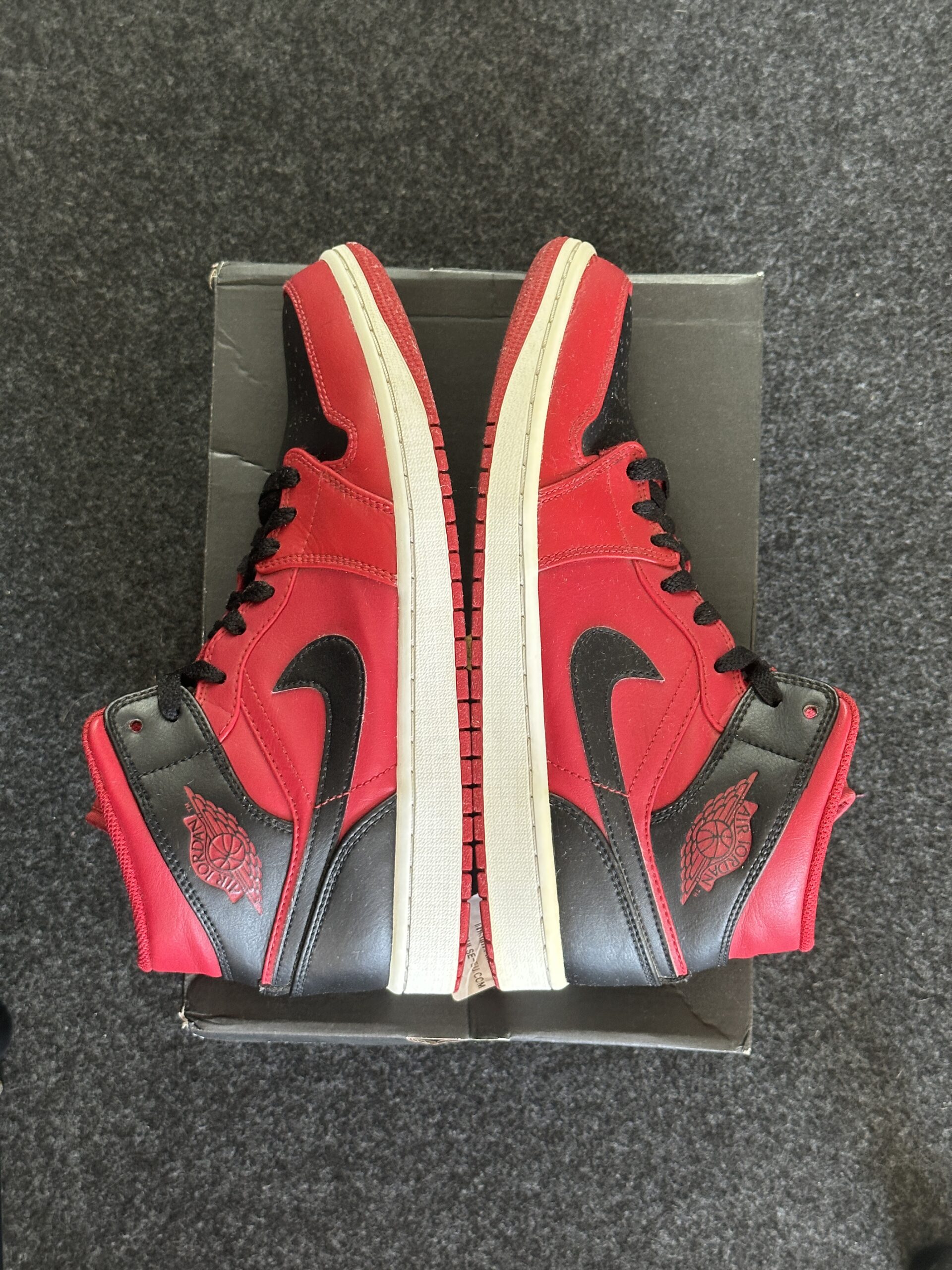 Air Jordan 1 Mid Reverse Bred 554724-660 taglia EU 42.5 vista esterna