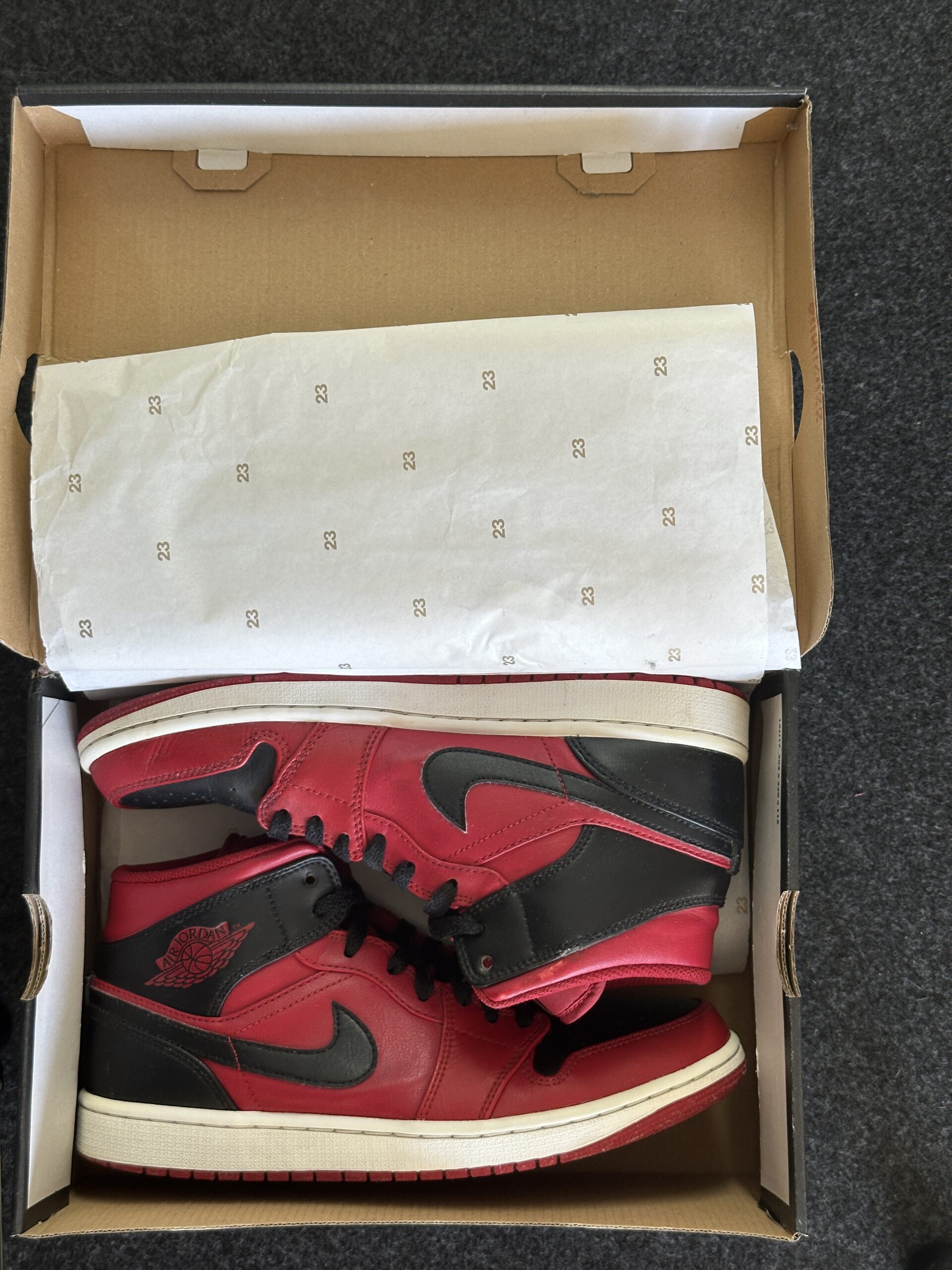 Air Jordan 1 Mid Reverse Bred 554724-660 taglia EU 42.5 vista intbox