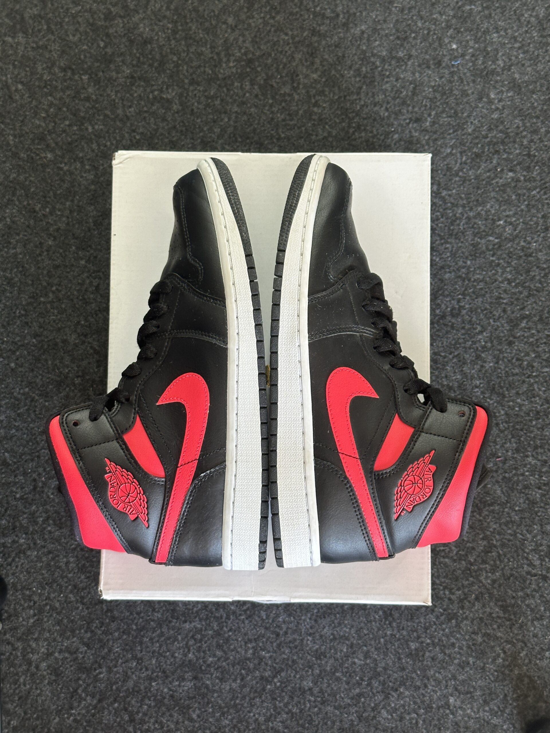 Air Jordan 1 Mid Siren Red BQ6472-004 taglia EU 40.5 vista esterna