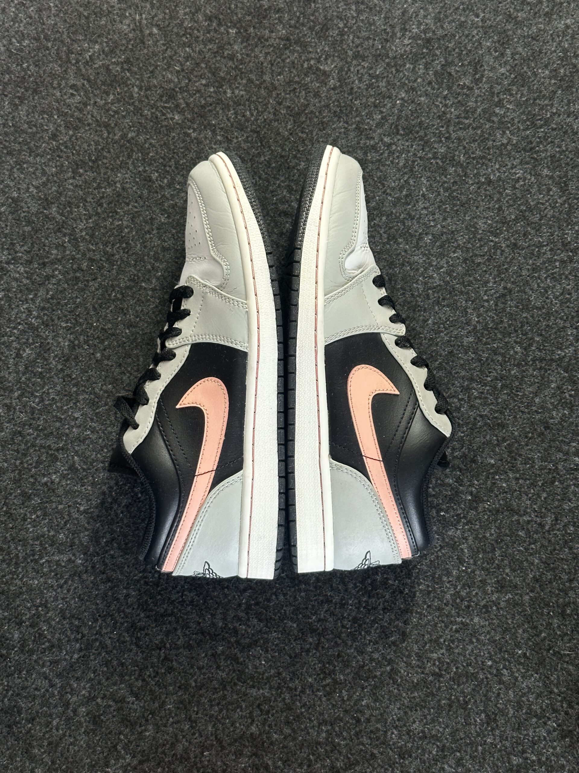 Air Jordan 1 Low Black Grey Pink 553558-062 taglia EU 41 vista esterna