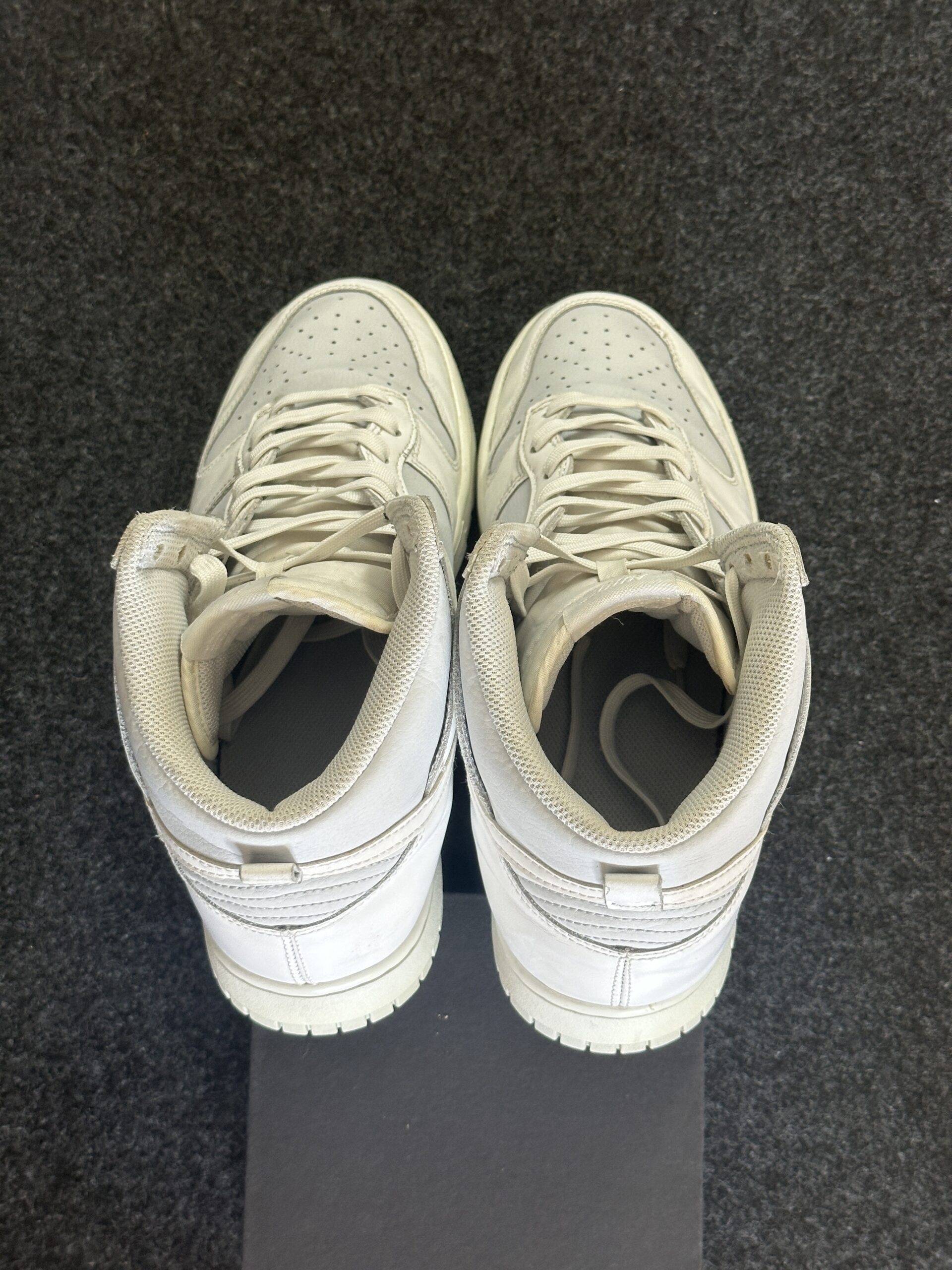 Dunk High Summit White Pure Platinum DJ6189-100 taglia EU 45 vista tallone