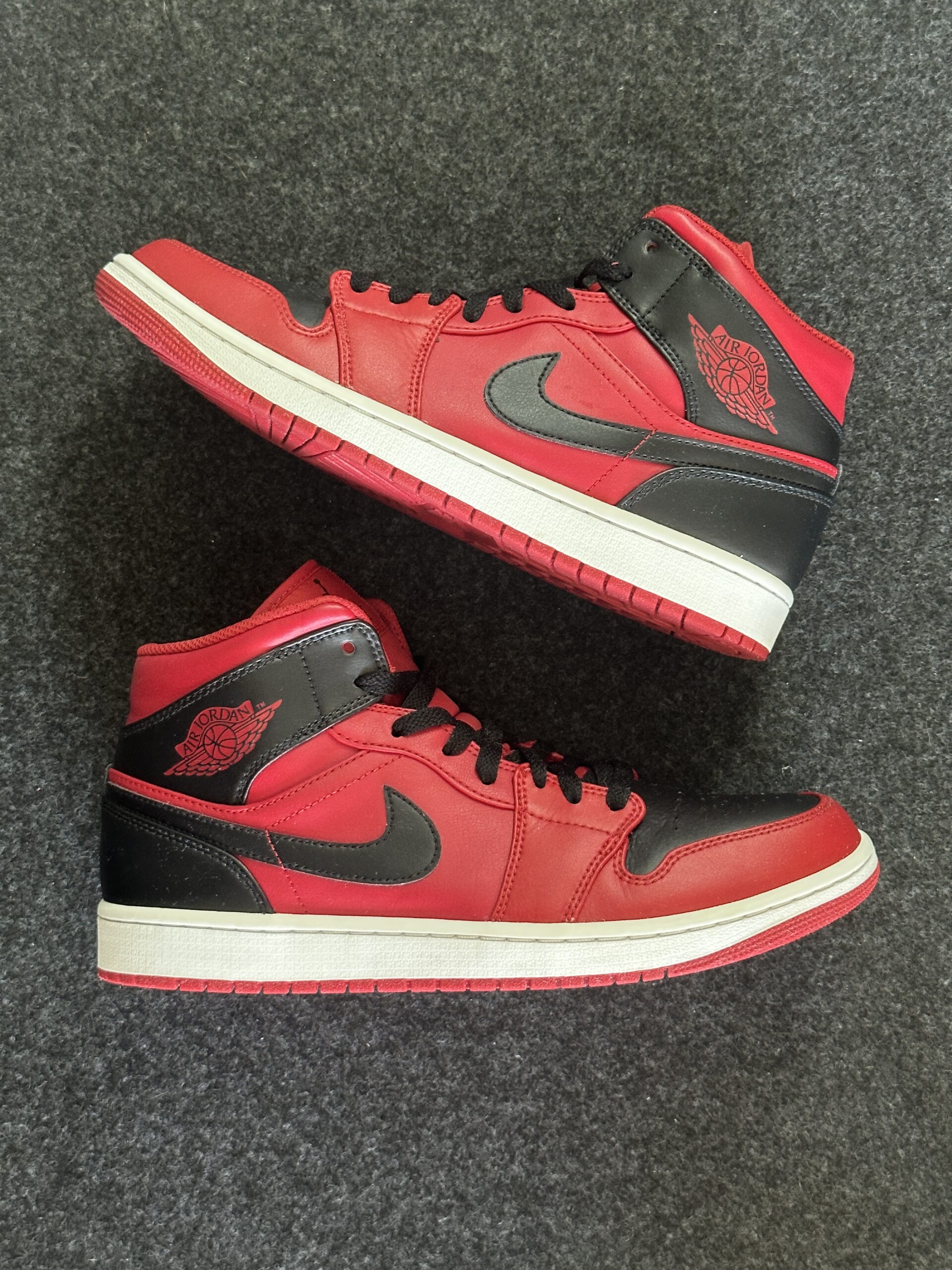 Air Jordan 1 Mid Reverse Bred 554724-660 taglia EU 44 vista principale