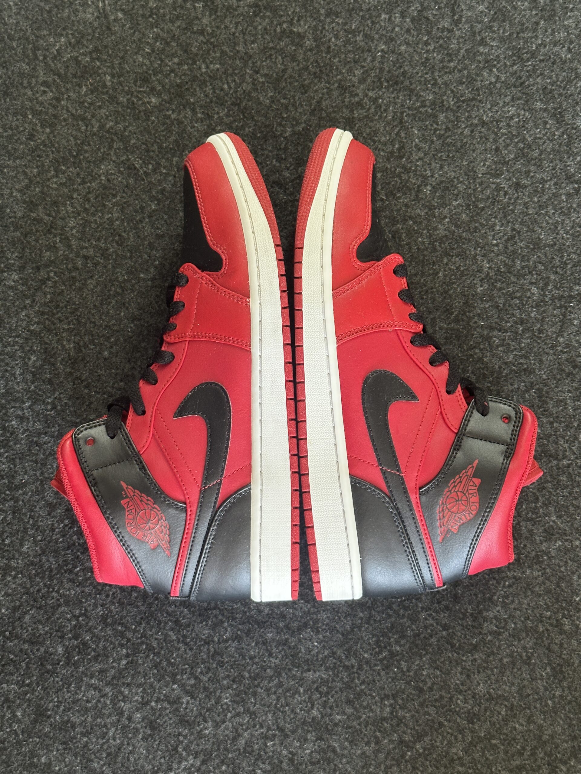 Air Jordan 1 Mid Reverse Bred 554724-660 taglia EU 44 vista esterna