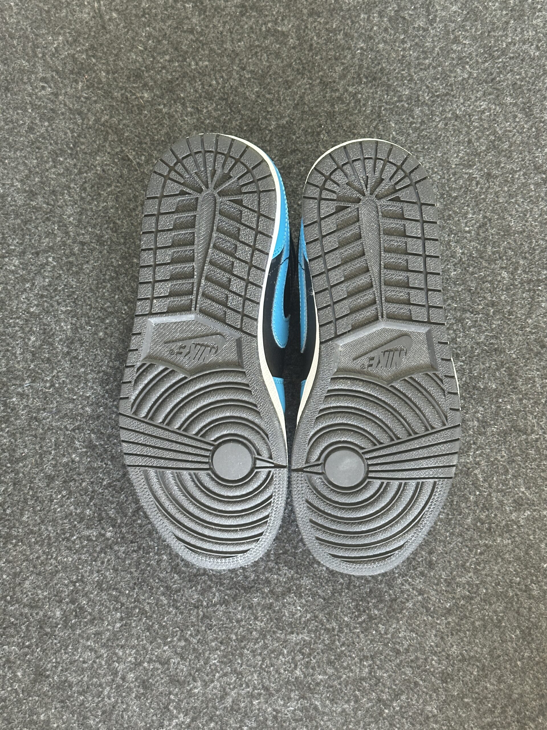 Air Jordan 1 Low Laser Blue 553558-410 taglia EU 43 vista suole
