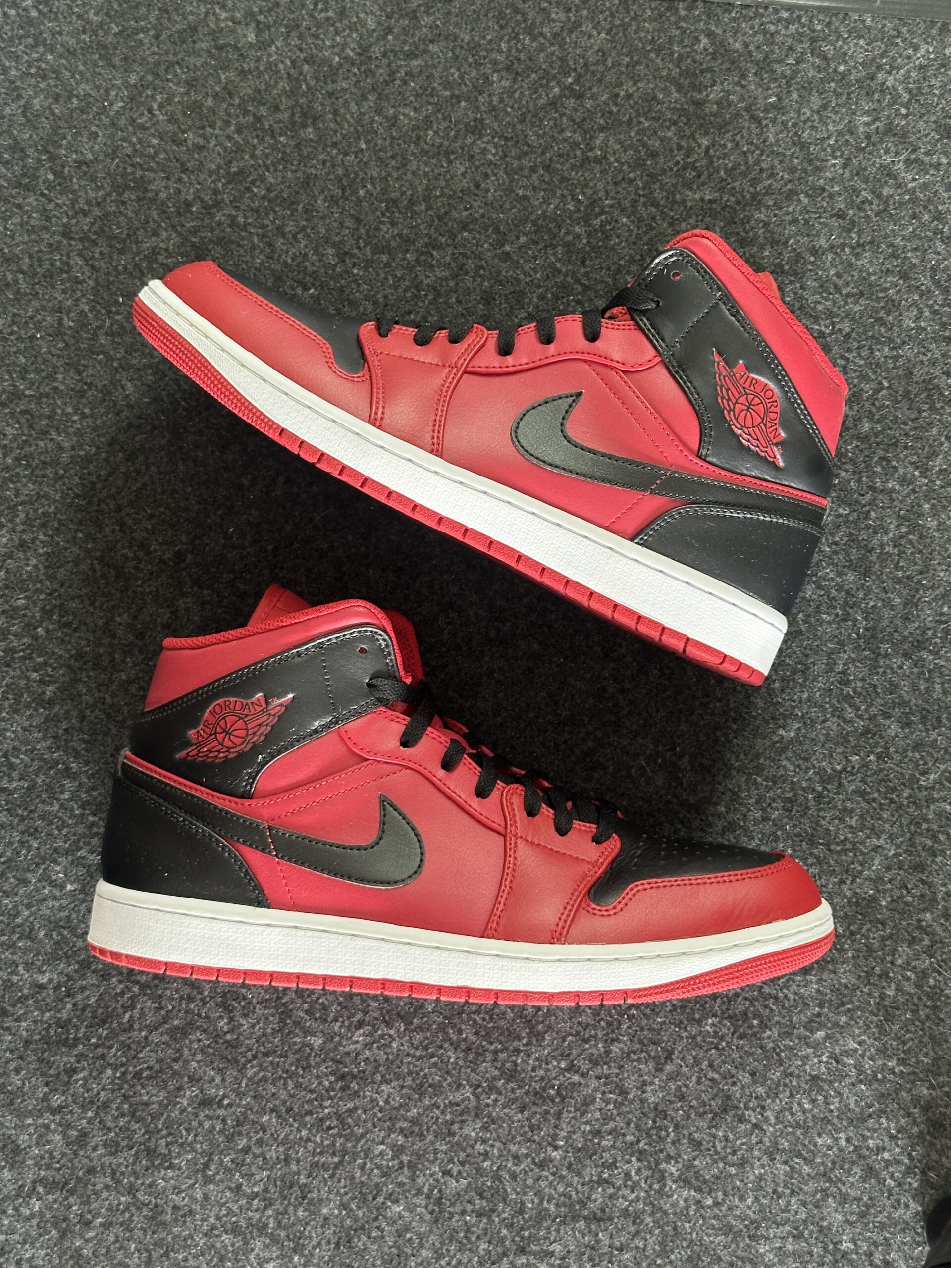 Air Jordan 1 Mid Reverse Bred 554724-660 taglia EU 44.5 vista principale