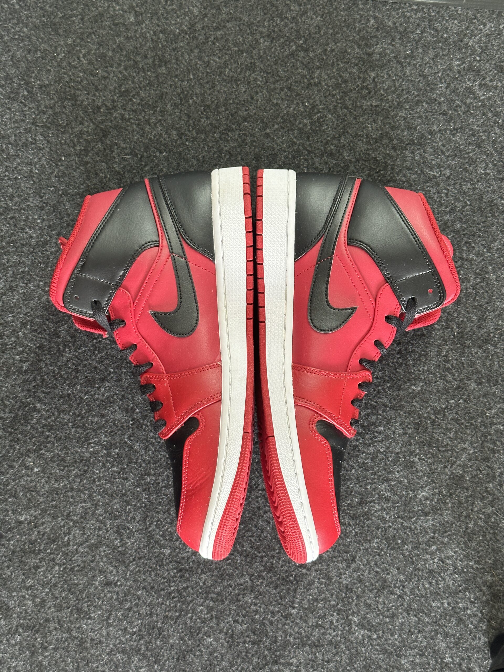 Air Jordan 1 Mid Reverse Bred 554724-660 taglia EU 44.5 vista interna