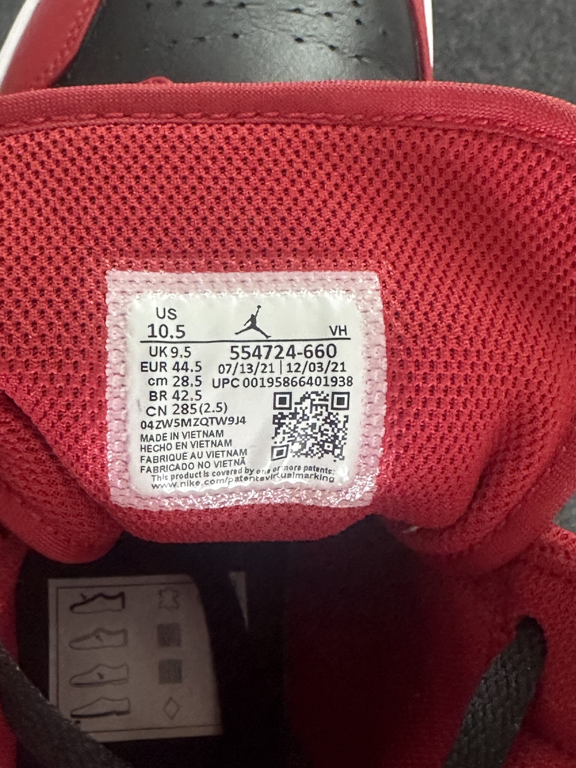 Air Jordan 1 Mid Reverse Bred 554724-660 taglia EU 44.5 vista label