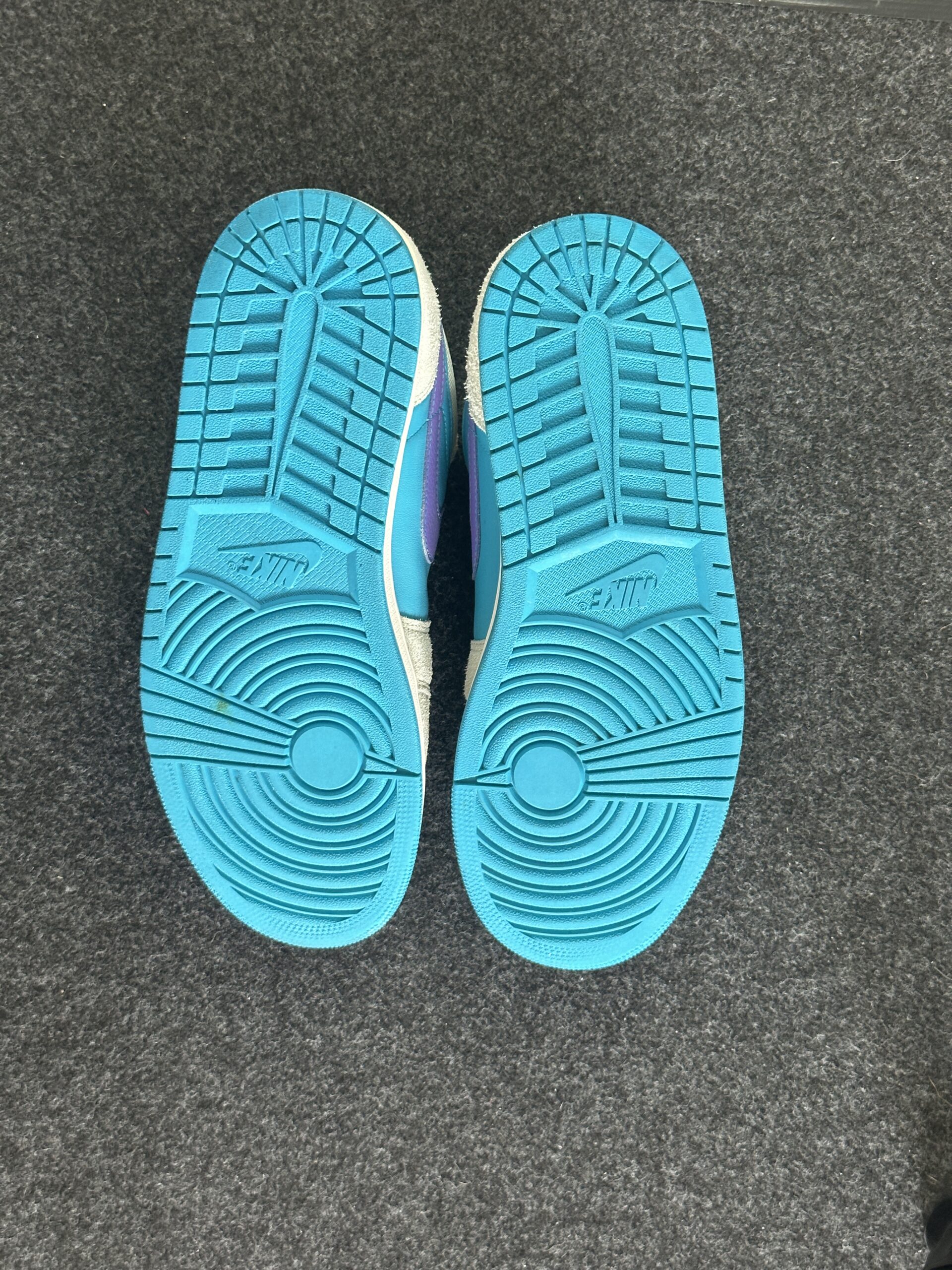 Air Jordan 1 Low SE Pistachio Aquatone DX4334-300 taglia EU 45.5 vista suole