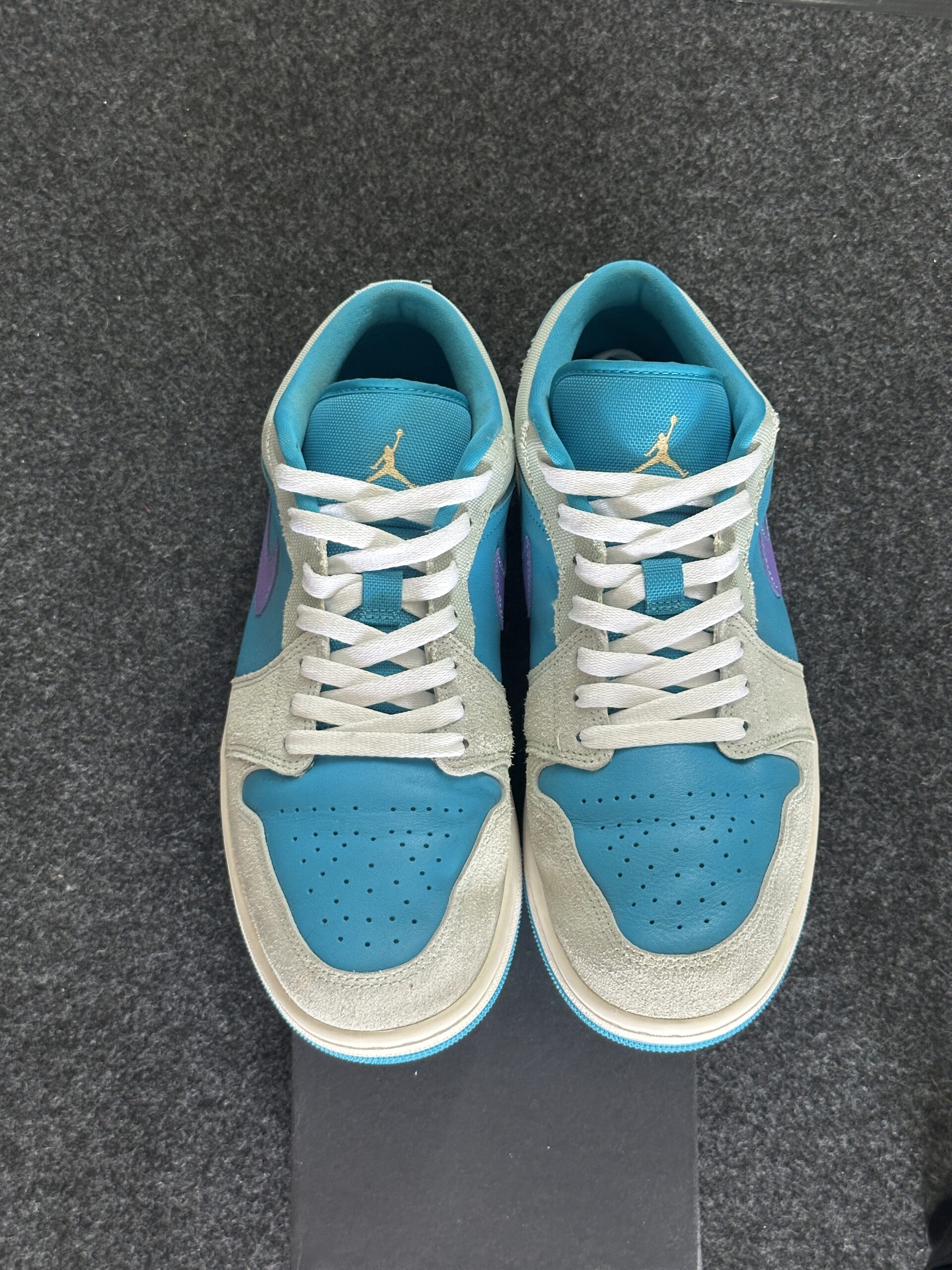 Air Jordan 1 Low SE Pistachio Aquatone DX4334-300 taglia EU 45.5 vista punta