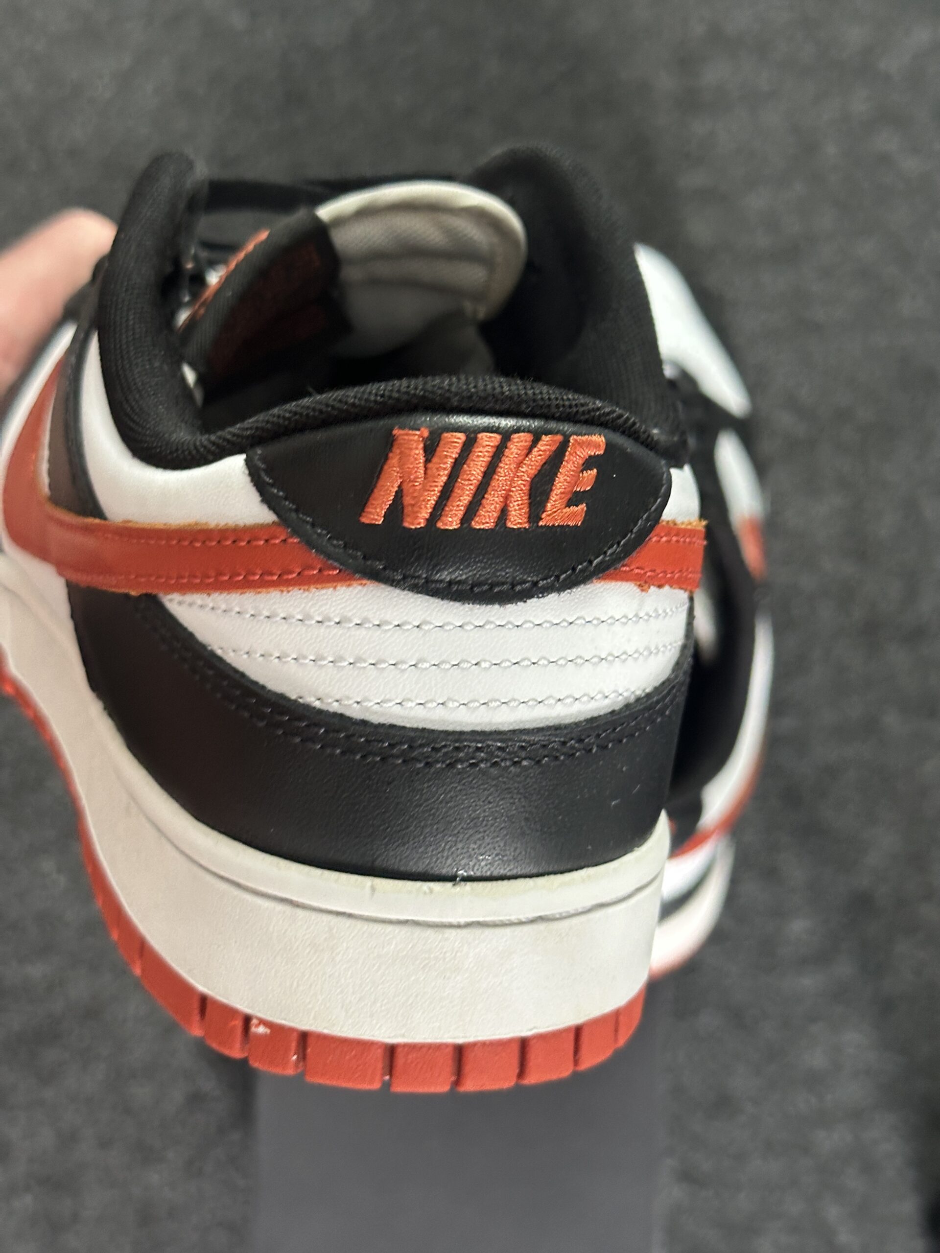 Nike Dunk Low Retro Dragon Red DV0833-108 taglia EU 46 vista logo