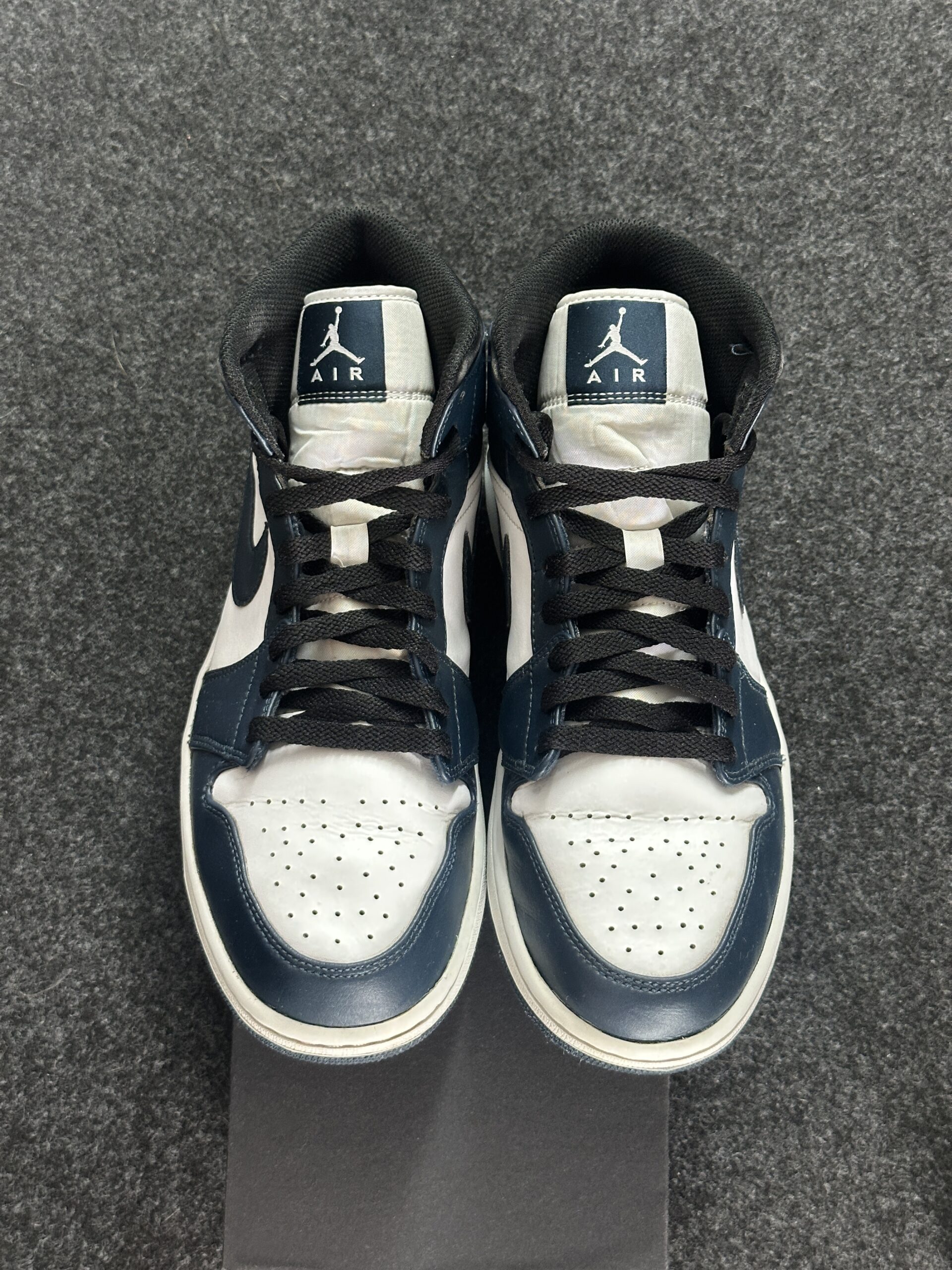 Air Jordan 1 Mid Armory Navy 554724-411 taglia EU 45 vista punta