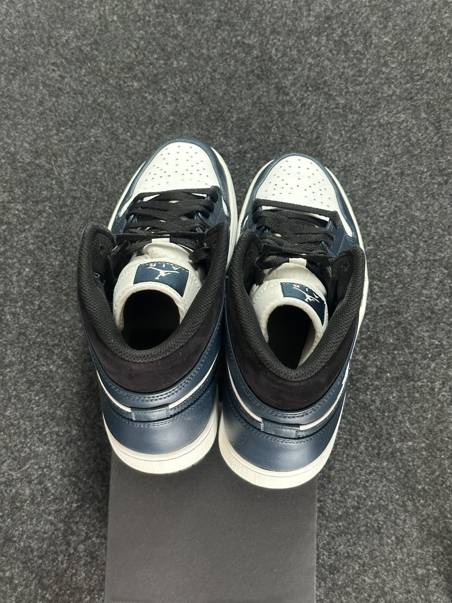 Air Jordan 1 Mid Armory Navy 554724-411 taglia EU 45 vista tallone