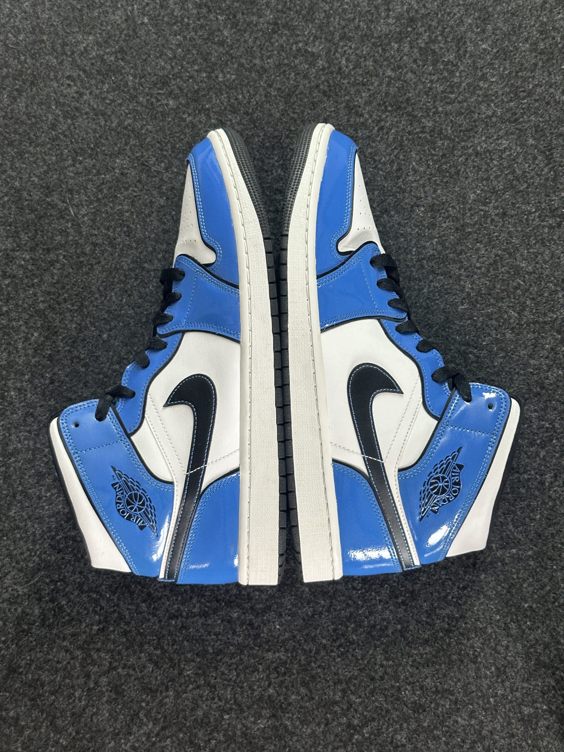 Air Jordan 1 Mid SE Signal Blue DD6834-402 taglia EU 45 vista esterna