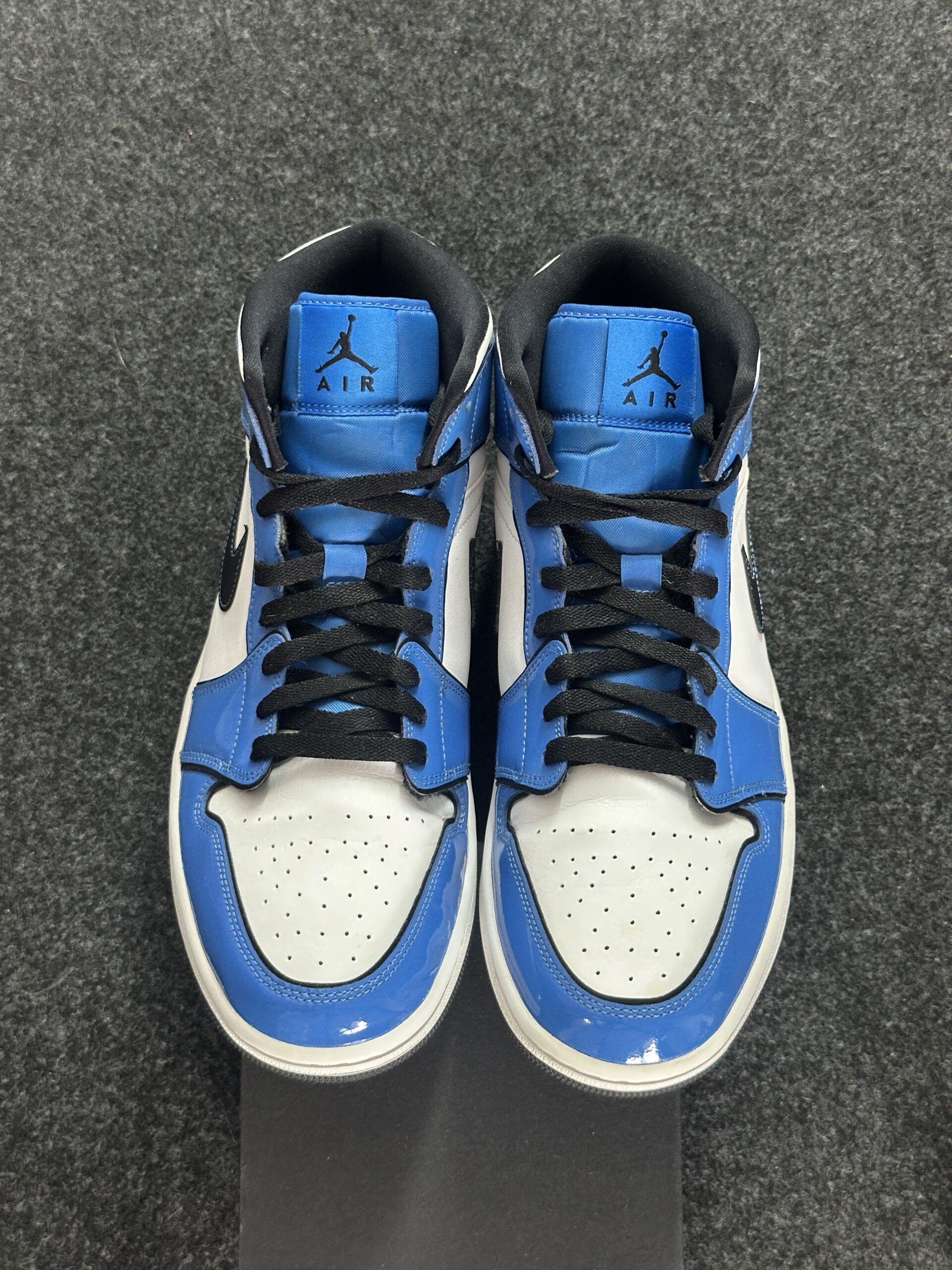 Air Jordan 1 Mid SE Signal Blue DD6834-402 taglia EU 45 vista punta