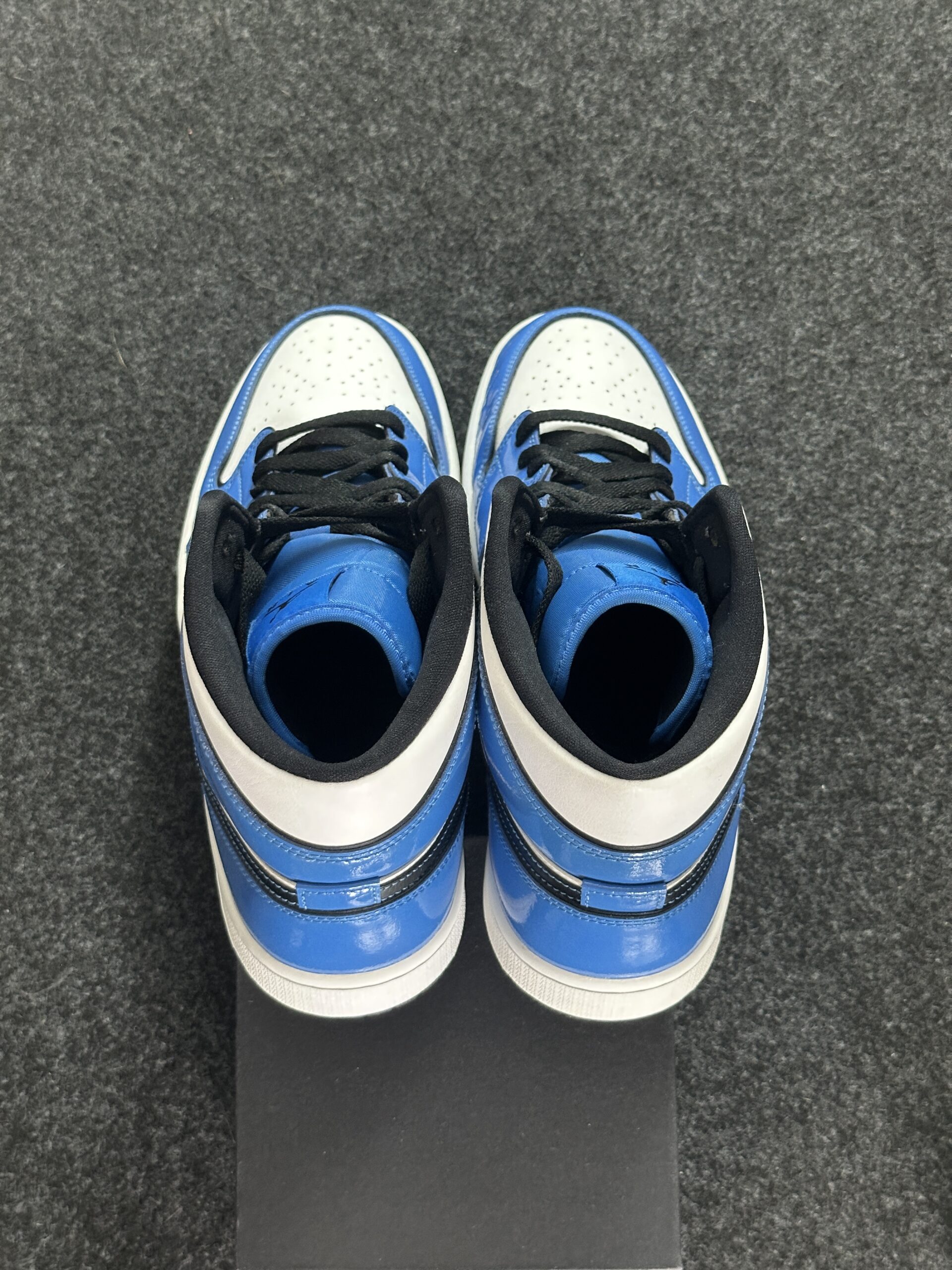 Air Jordan 1 Mid SE Signal Blue DD6834-402 taglia EU 45 vista tallone