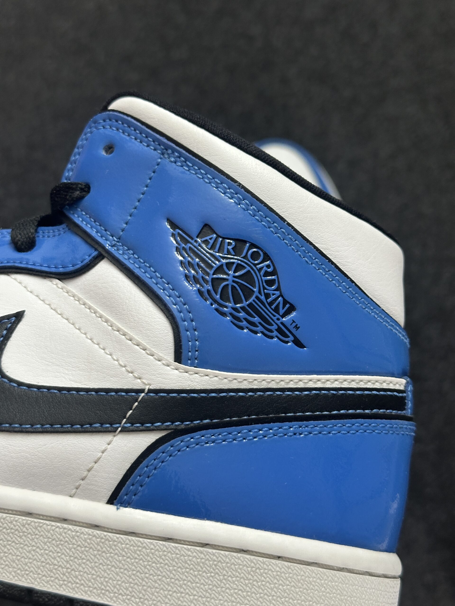Air Jordan 1 Mid SE Signal Blue DD6834-402 taglia EU 45 vista logo