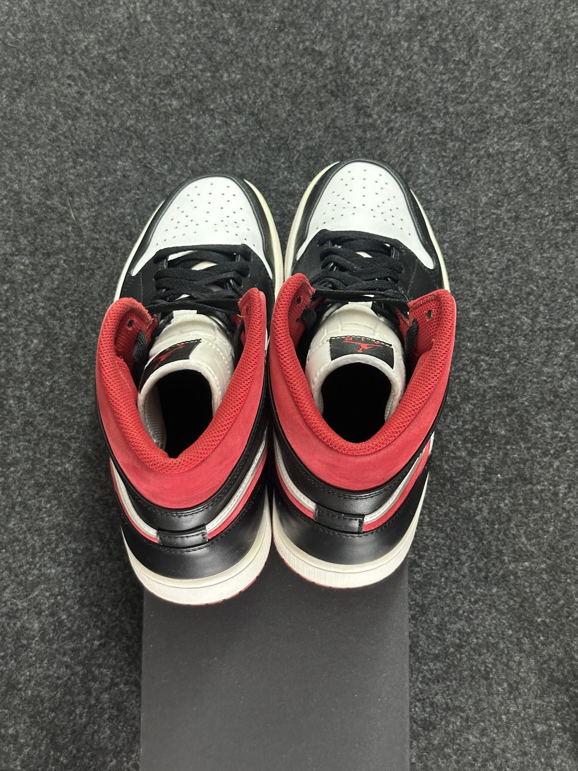 Air Jordan 1 Mid Metallic Red 554724-122 taglia EU 45 vista tallone
