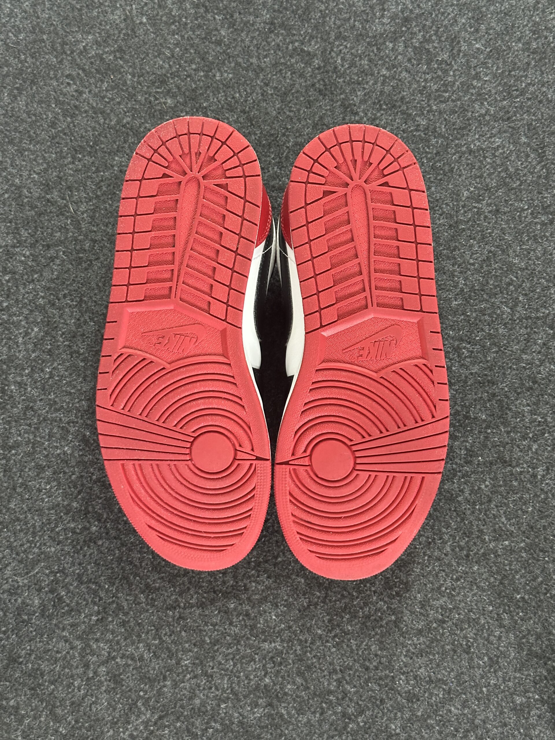 Air Jordan 1 Low Bred Toe 553558-612 taglia EU 45 vista suola
