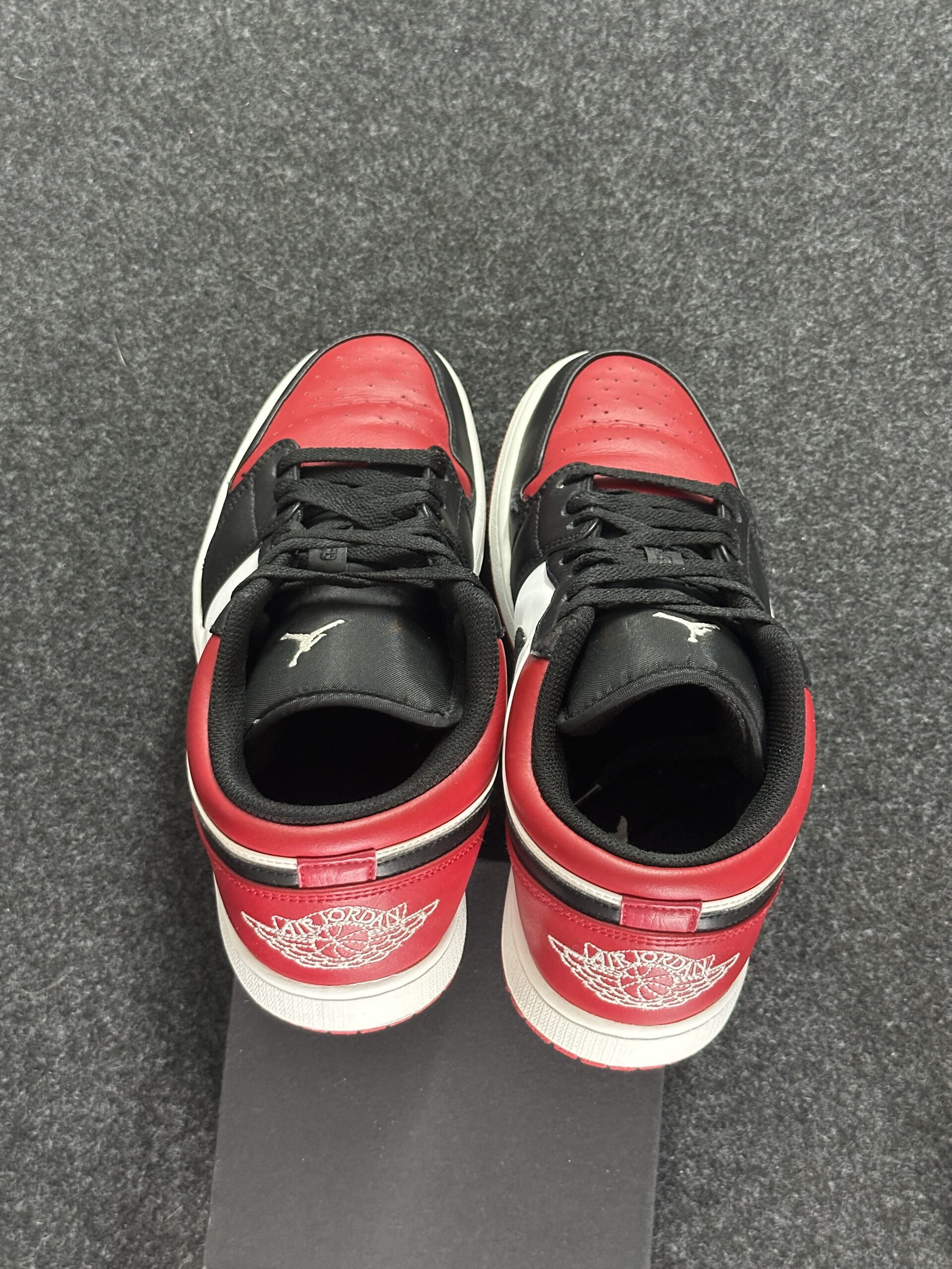 Air Jordan 1 Low Bred Toe 553558-612 taglia EU 45 vista tallone