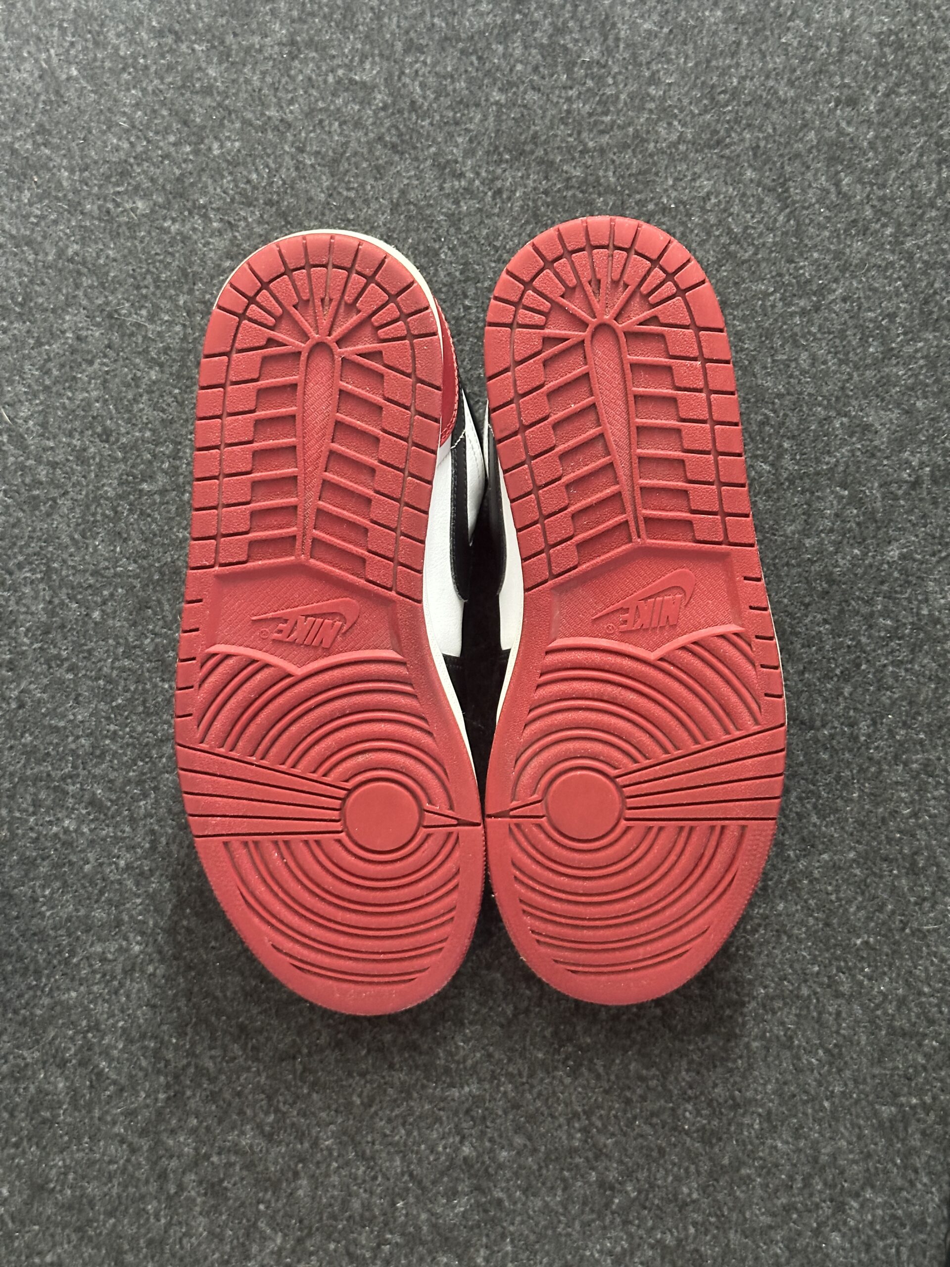Air Jordan 1 Low Bred Toe 553558-161 taglia EU 46 vista suole