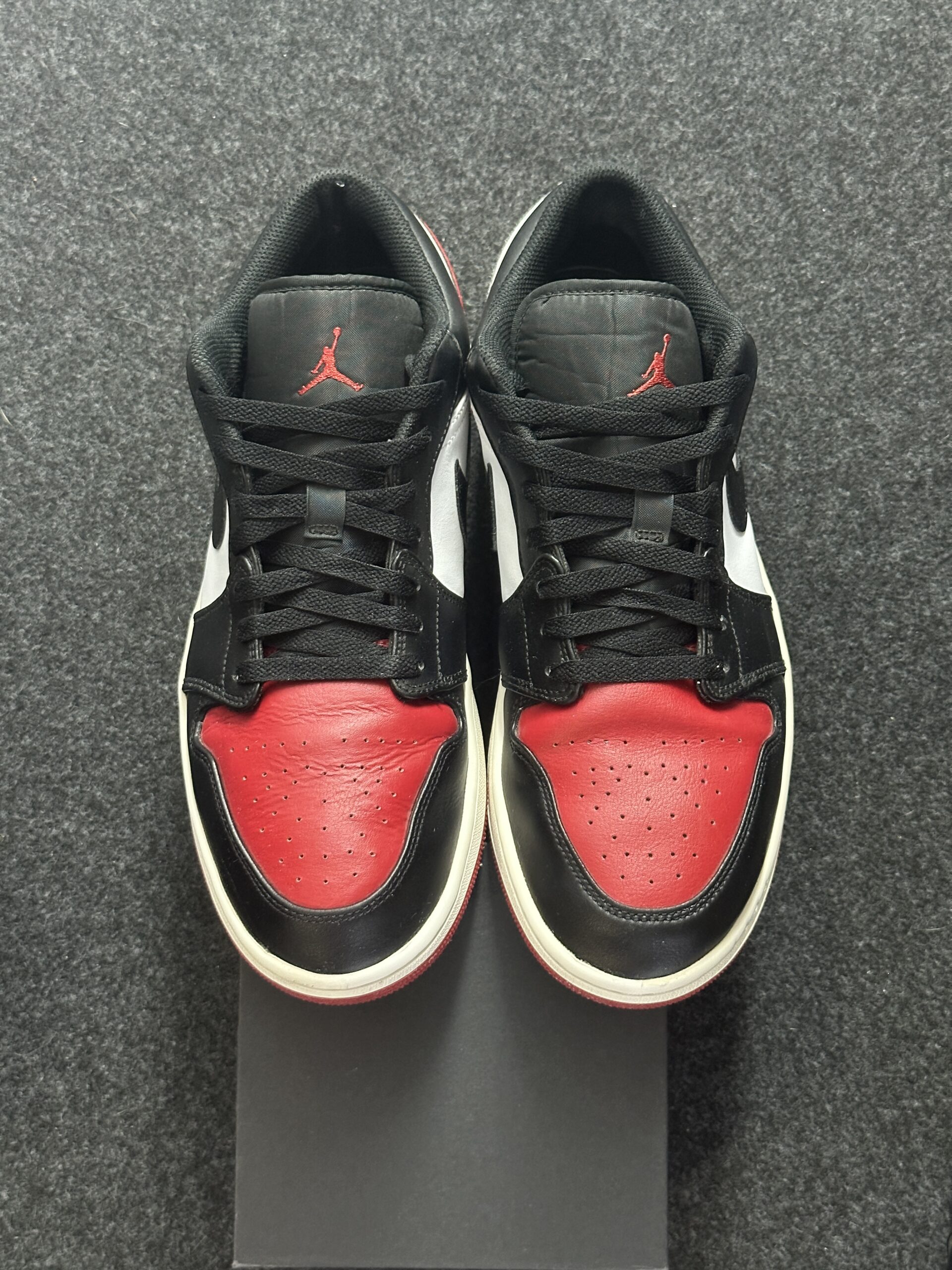 Air Jordan 1 Low Bred Toe 553558-161 taglia EU 46 vista punta