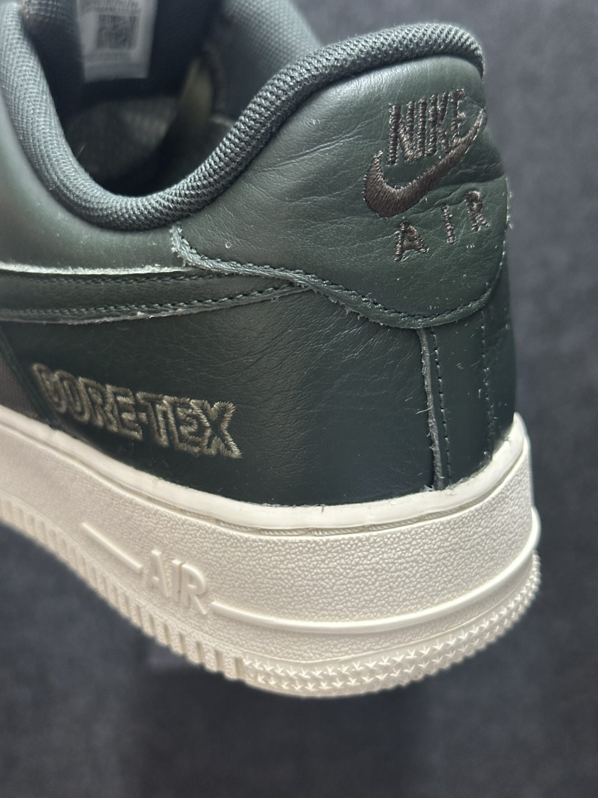 Nike Air Force 1 Low Gore-Tex Medium Olive CT2858-200 taglia EU 44 vista logo