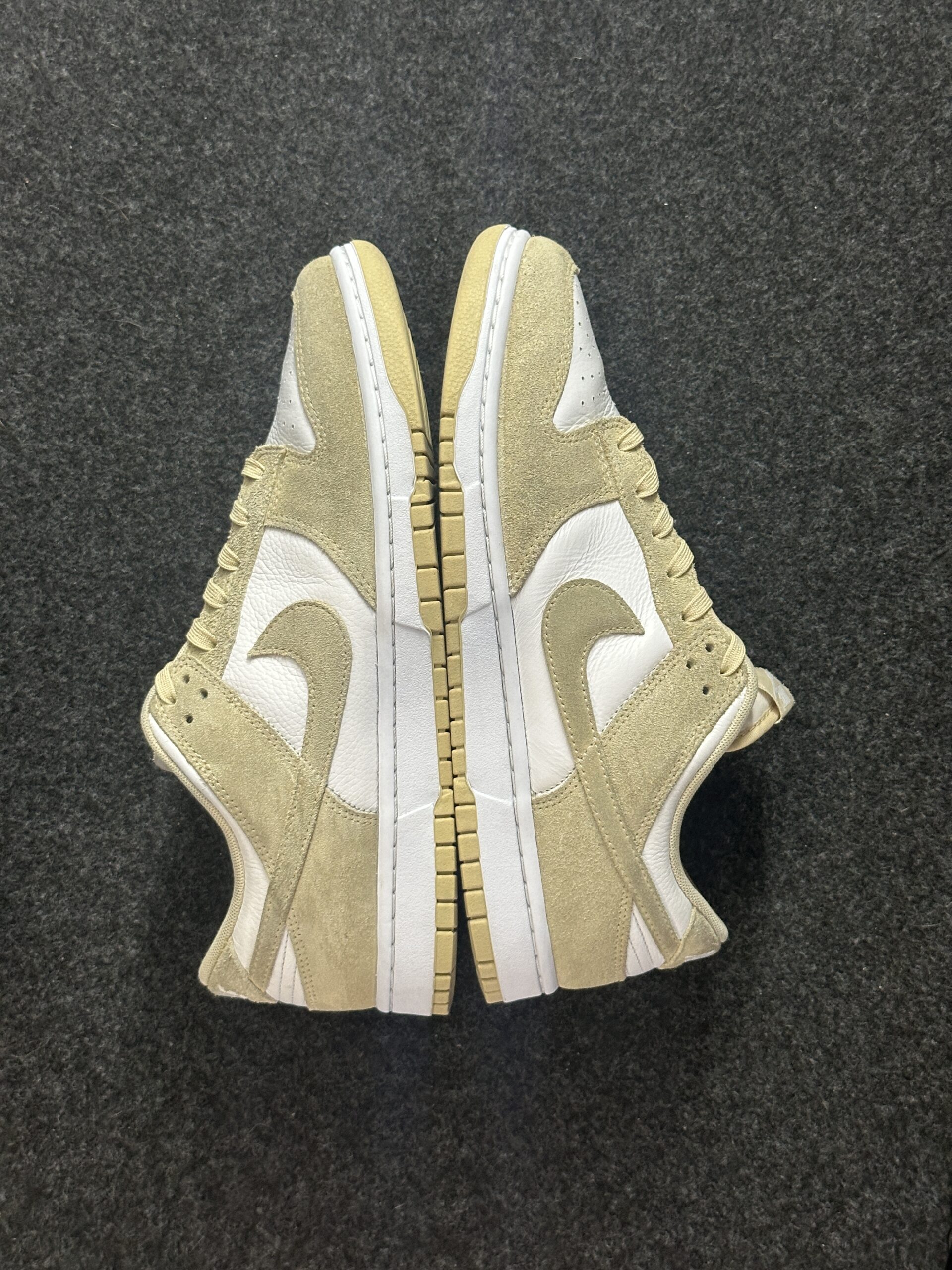 Nike Dunk Low SE Team Gold Suede FQ8249-102 taglia EU 45 vista esterna