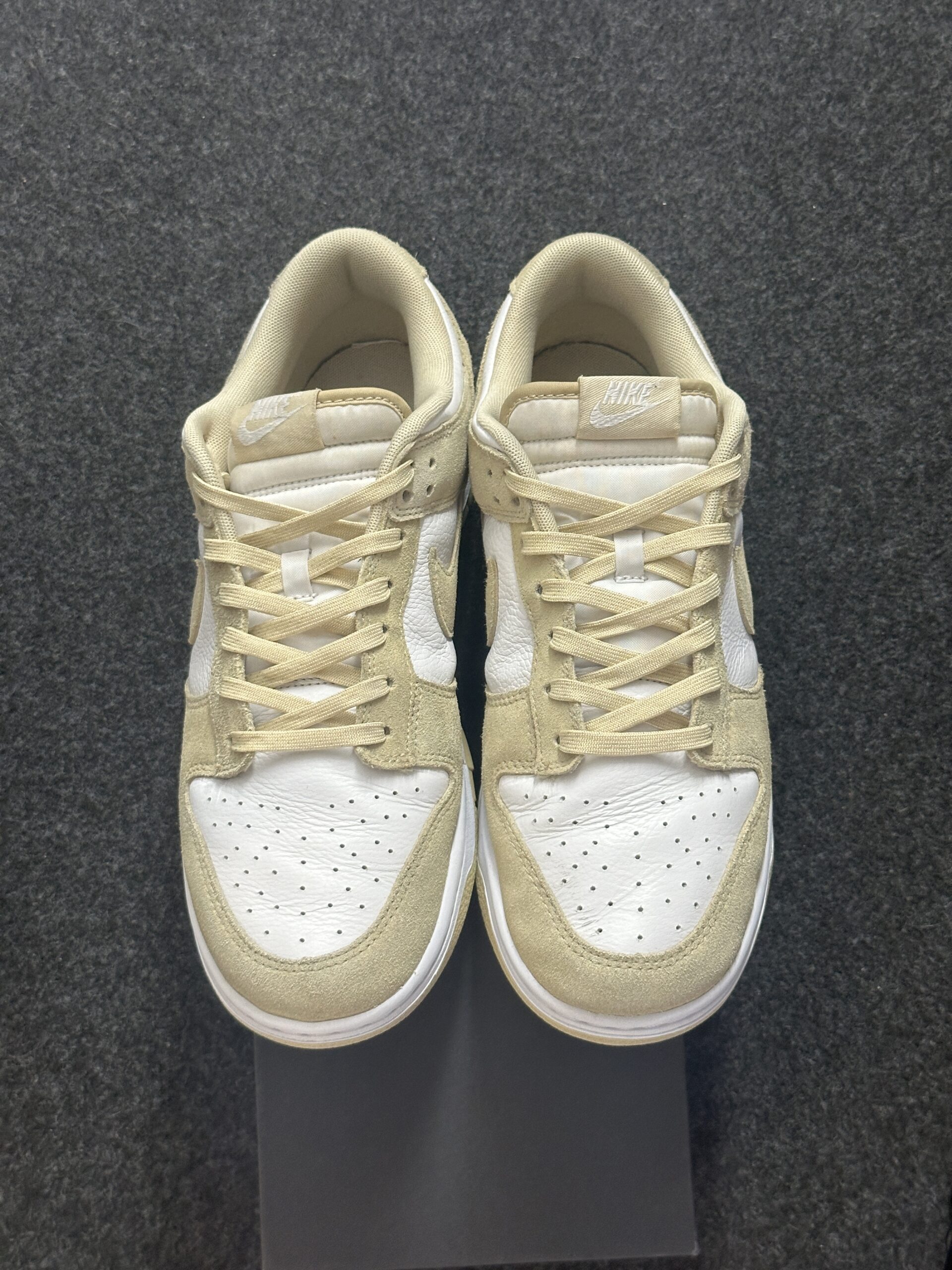 Nike Dunk Low SE Team Gold Suede FQ8249-102 taglia EU 45 vista punta