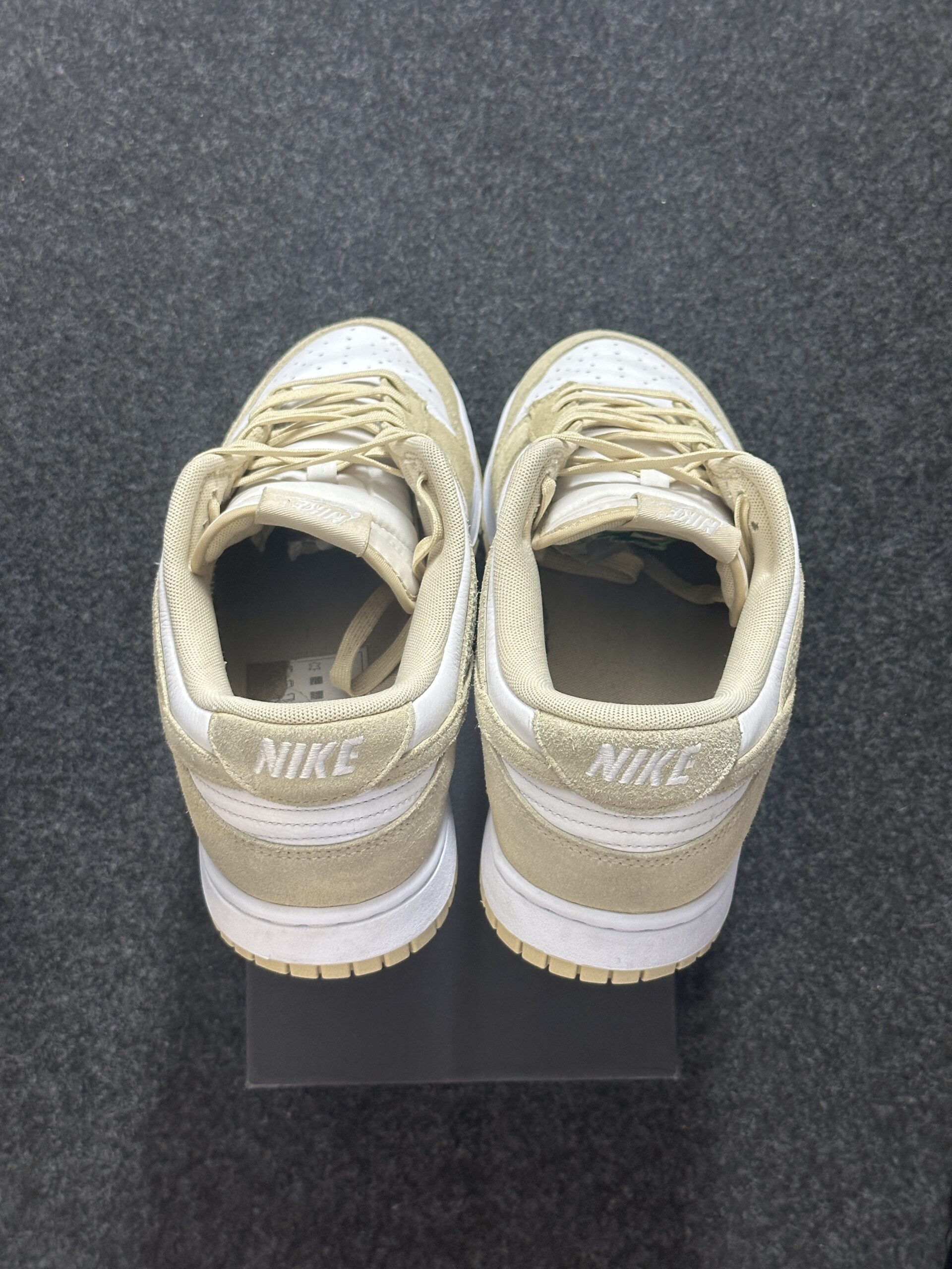 Nike Dunk Low SE Team Gold Suede FQ8249-102 taglia EU 45 vista tallone